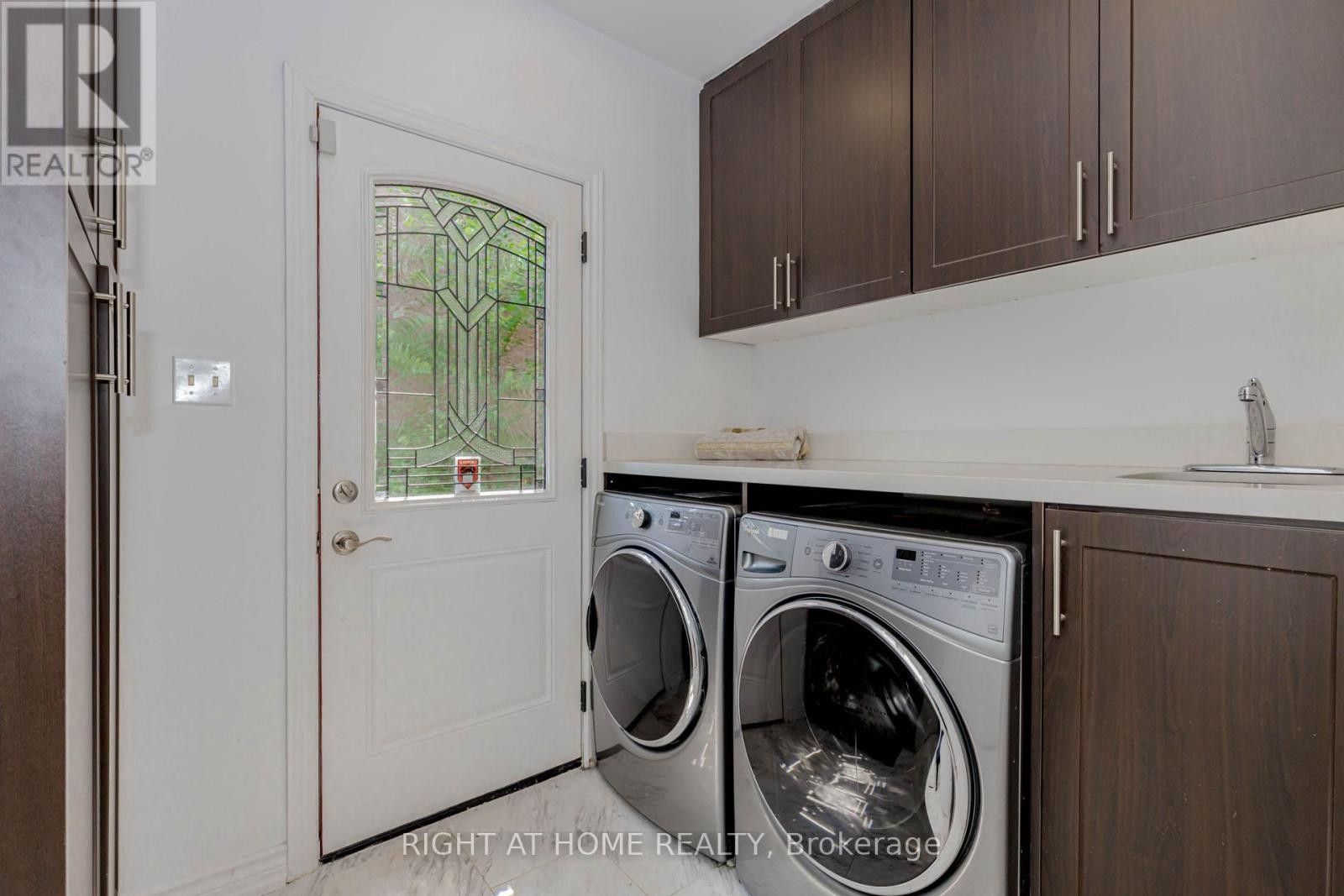 












1073 MESA CRESCENT

,
Mississauga (Lorne Park),




Ontario
L5R3E7

