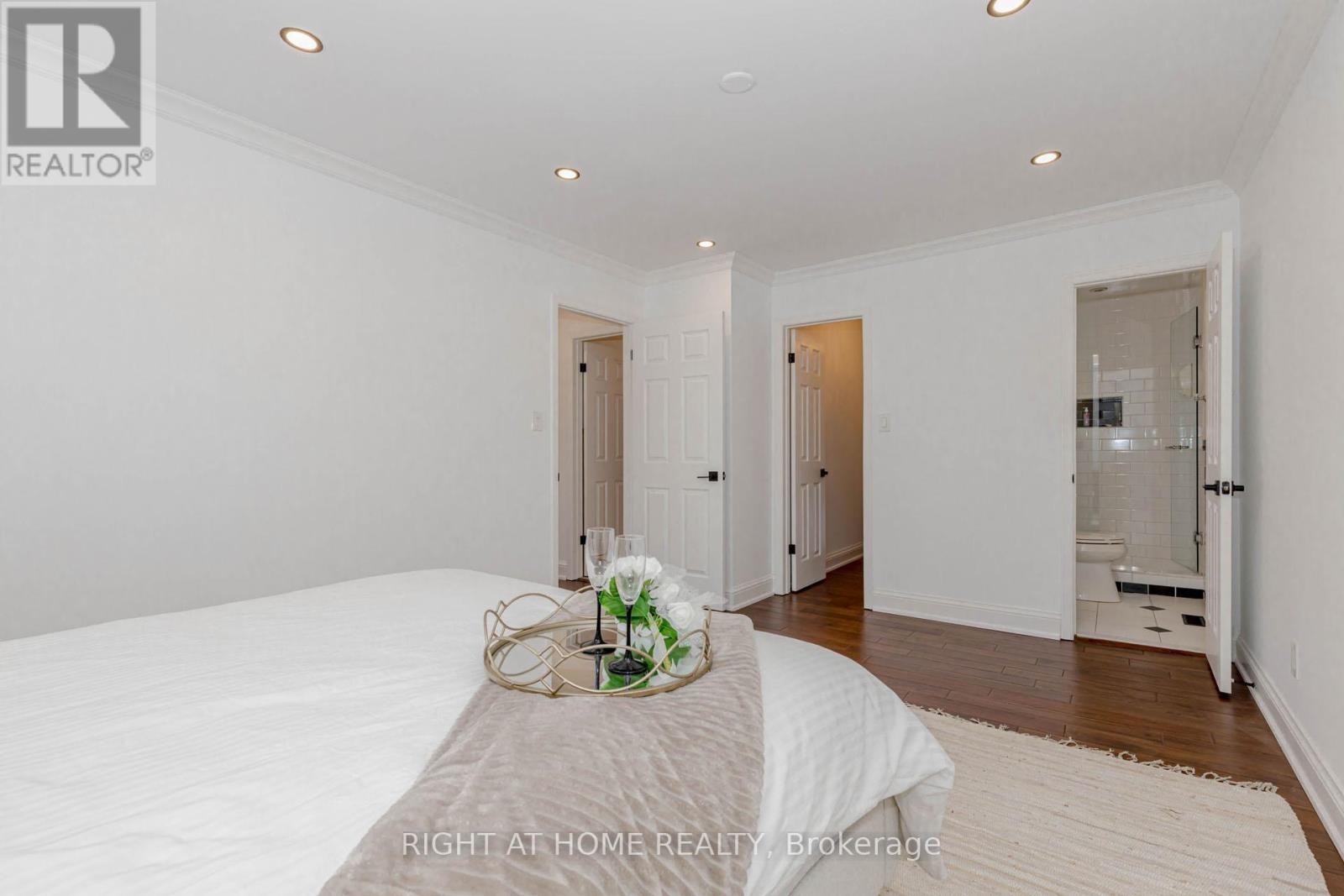 












1073 MESA CRESCENT

,
Mississauga (Lorne Park),




Ontario
L5R3E7

