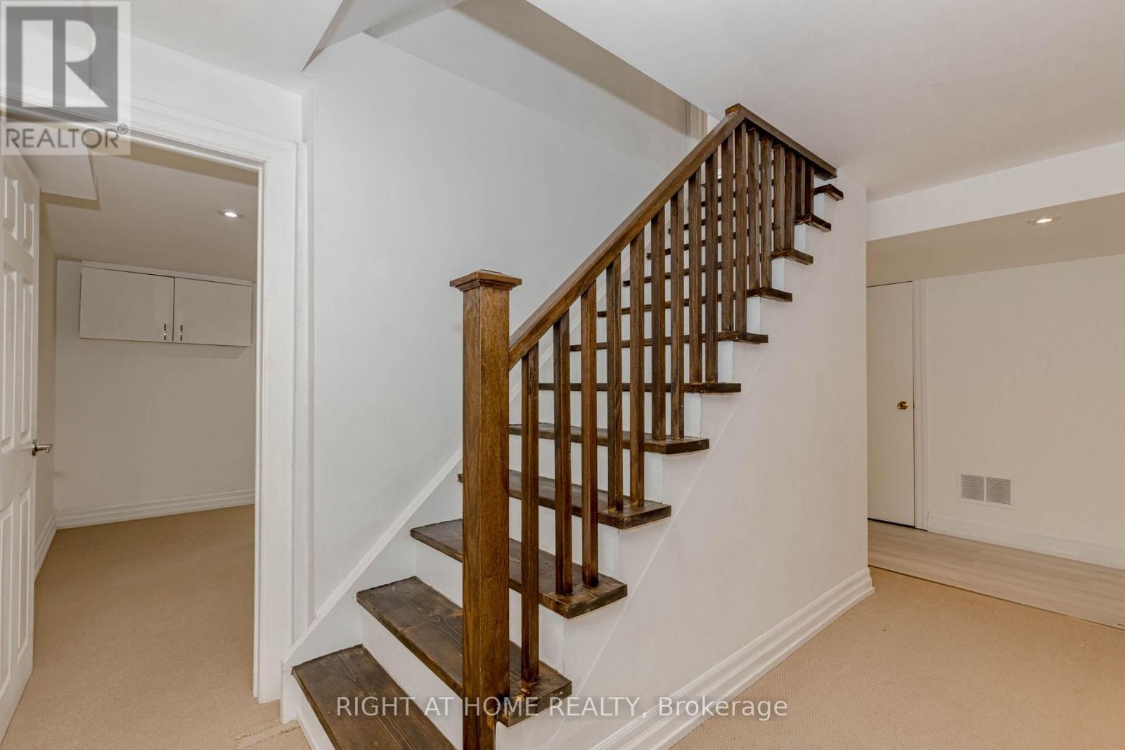 












1073 MESA CRESCENT

,
Mississauga (Lorne Park),




Ontario
L5R3E7


