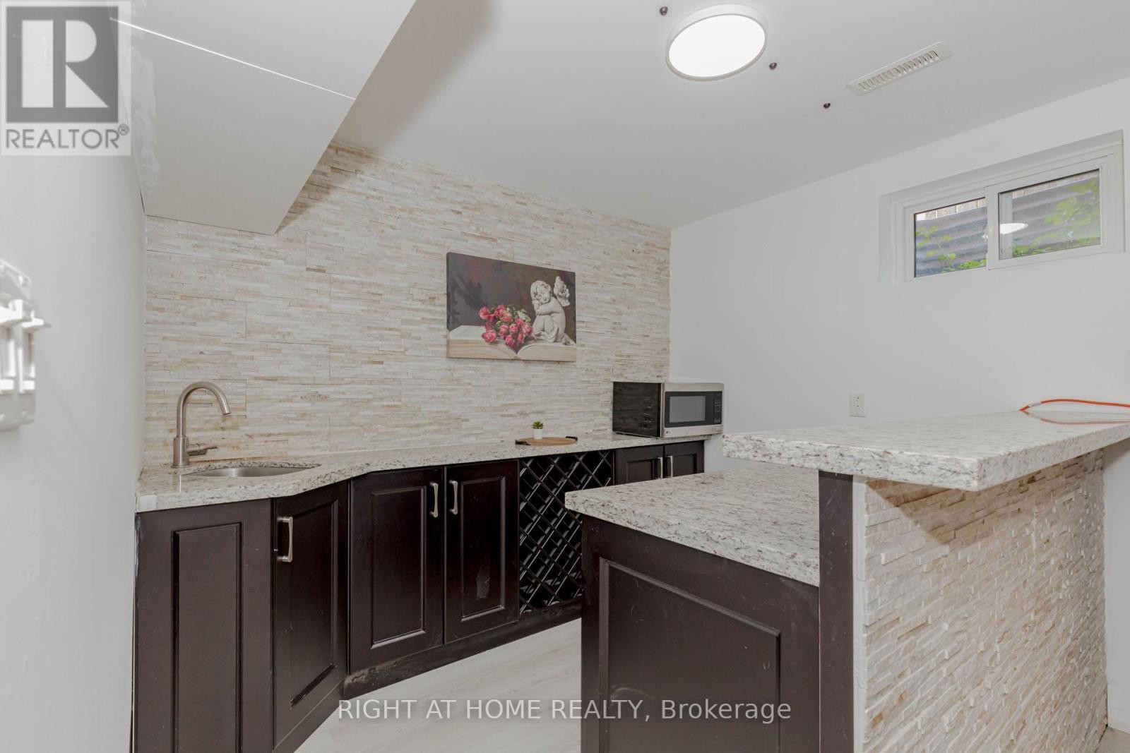 












1073 MESA CRESCENT

,
Mississauga (Lorne Park),




Ontario
L5R3E7

