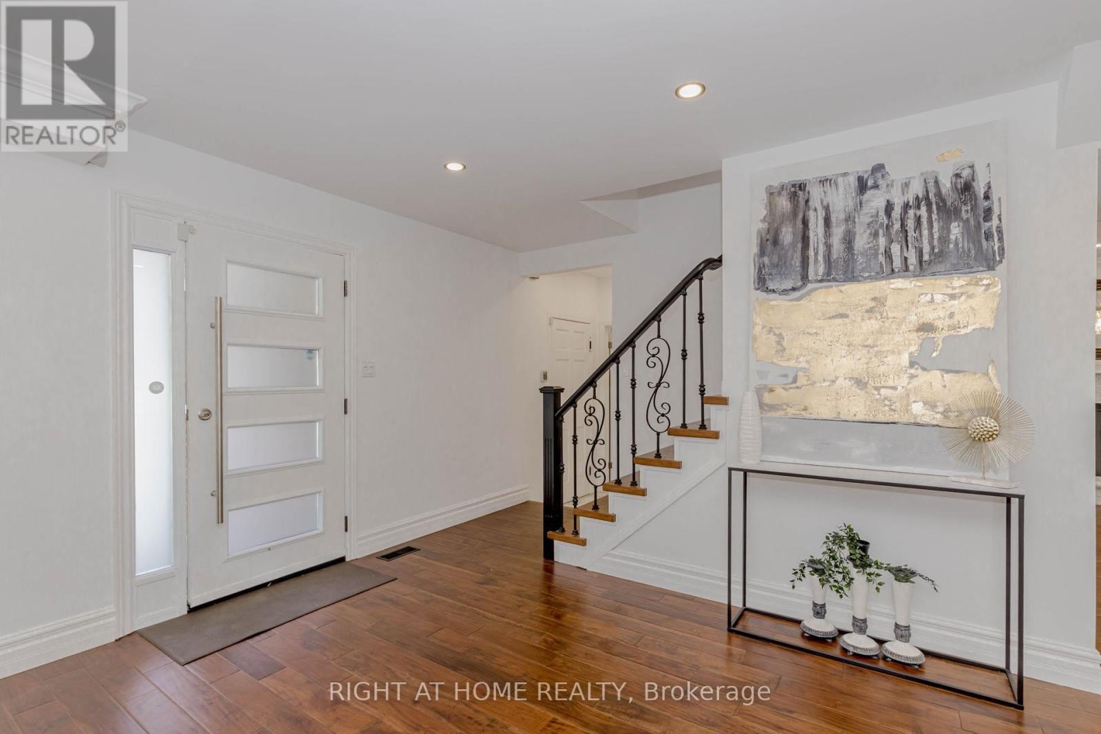 












1073 MESA CRESCENT

,
Mississauga (Lorne Park),




Ontario
L5R3E7

