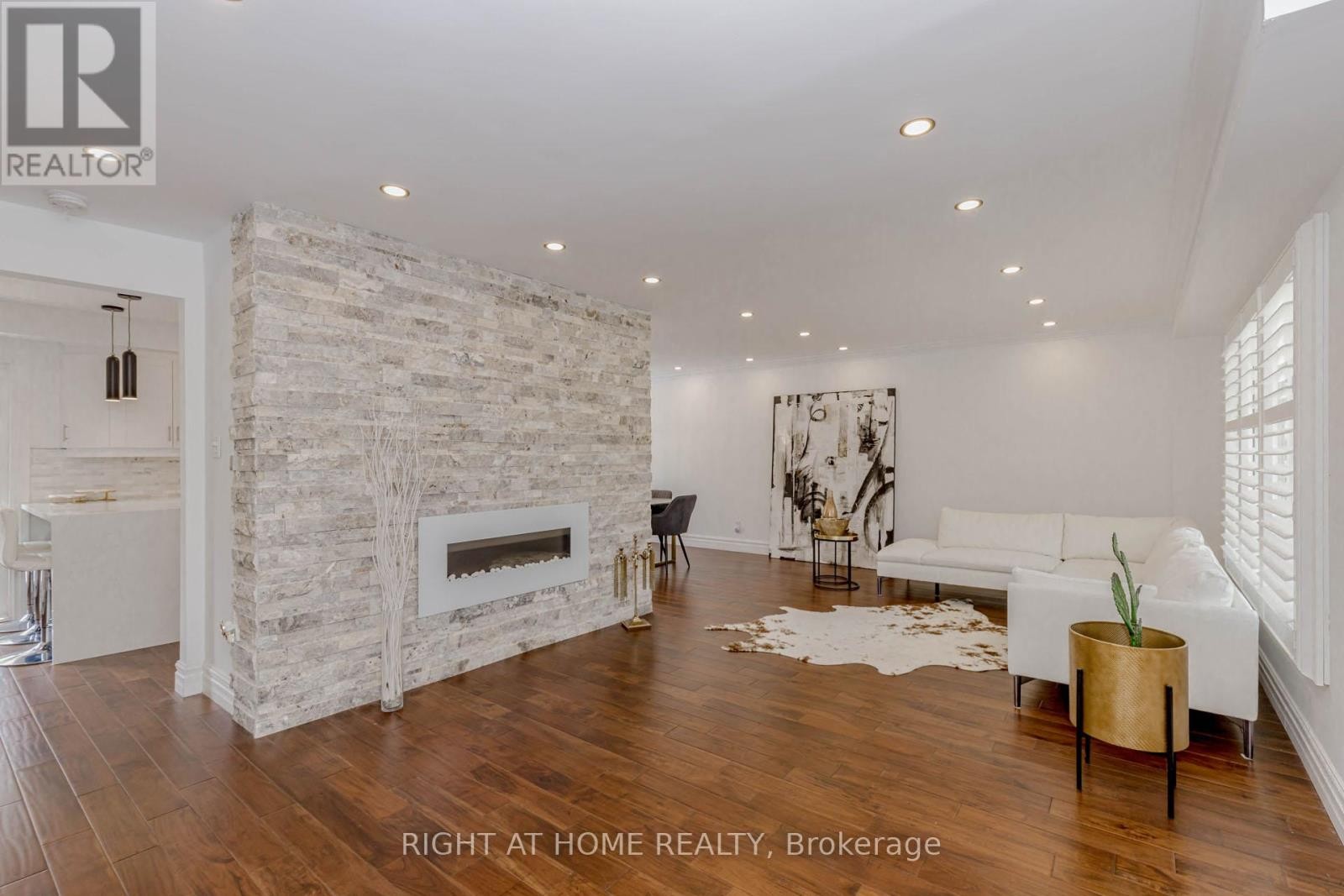 












1073 MESA CRESCENT

,
Mississauga (Lorne Park),




Ontario
L5R3E7

