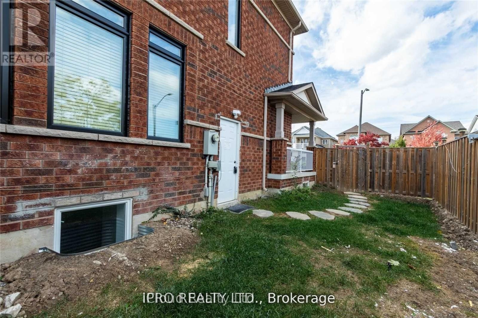 












BSMT - 3856 PASSWAY ROAD

,
Mississauga (Lisgar),




Ontario
L5N8N8


