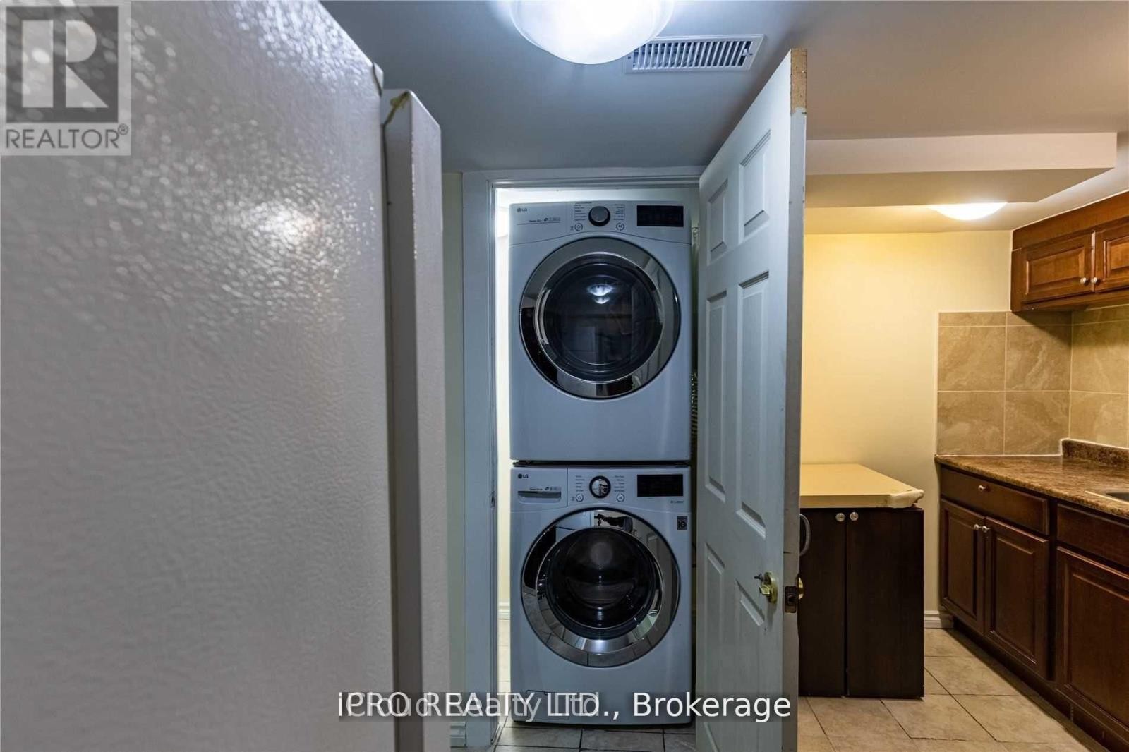 












BSMT - 3856 PASSWAY ROAD

,
Mississauga (Lisgar),




Ontario
L5N8N8


