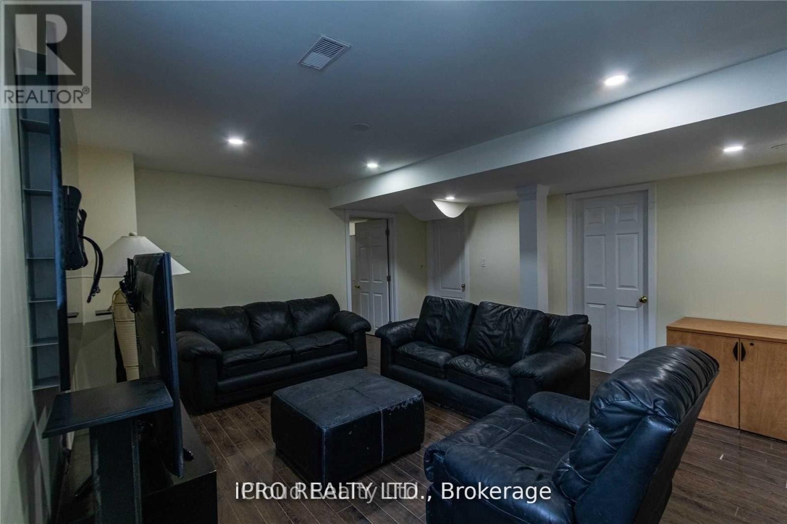












BSMT - 3856 PASSWAY ROAD

,
Mississauga (Lisgar),




Ontario
L5N8N8

