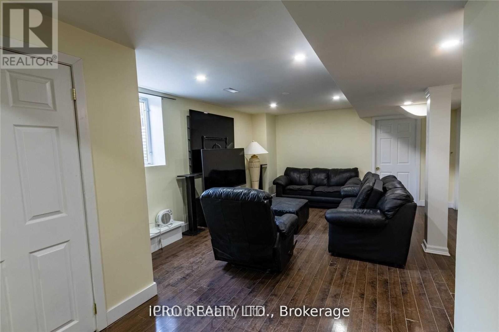 












BSMT - 3856 PASSWAY ROAD

,
Mississauga (Lisgar),




Ontario
L5N8N8

