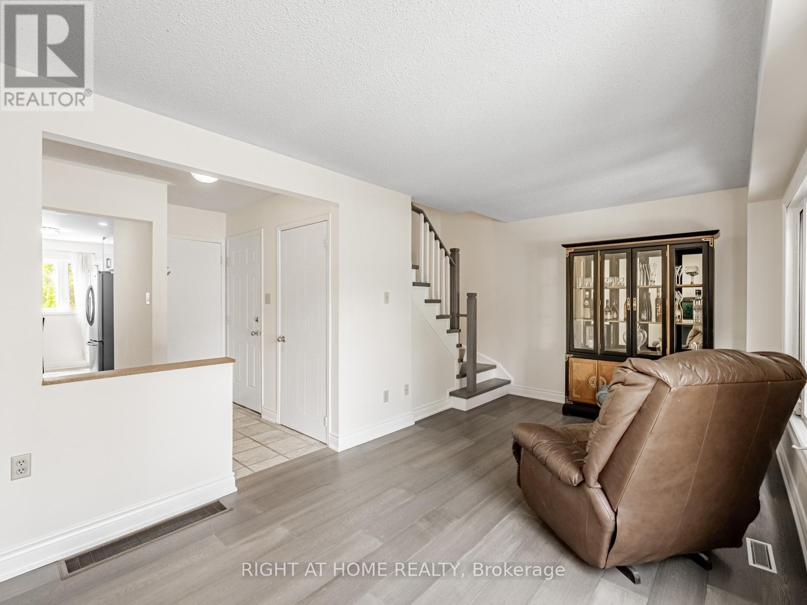 












1129 BEECHNUT ROAD

,
Oakville (CV Clearview),




Ontario
L6J7P2

