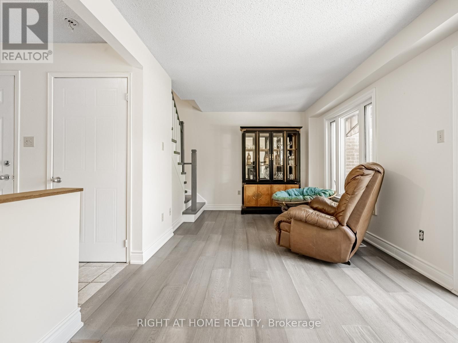 












1129 BEECHNUT ROAD

,
Oakville (CV Clearview),




Ontario
L6J7P2

