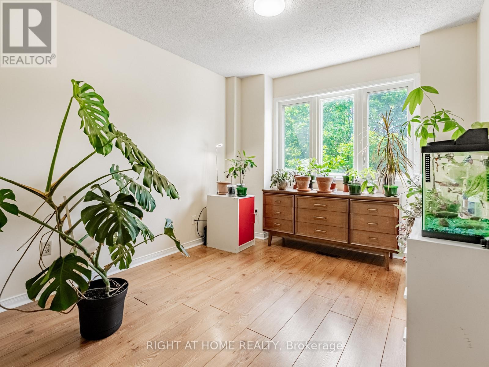 












1129 BEECHNUT ROAD

,
Oakville (CV Clearview),




Ontario
L6J7P2

