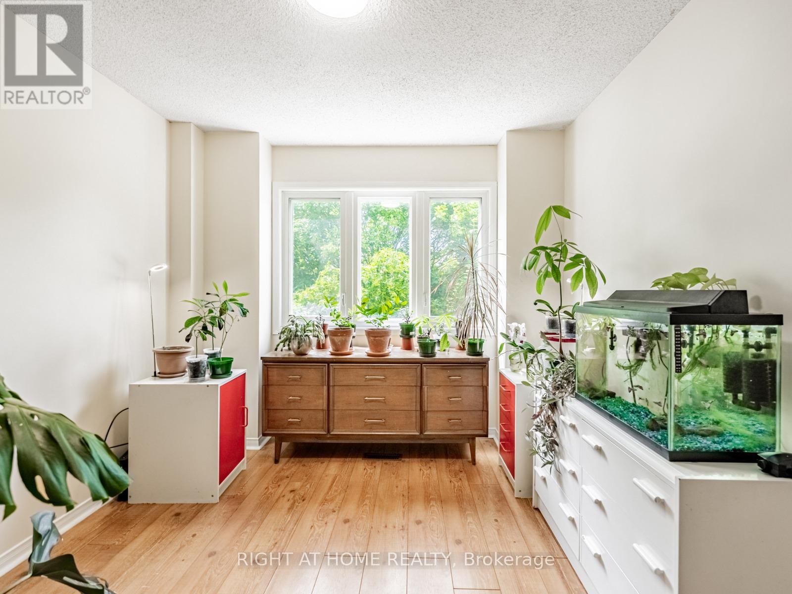 












1129 BEECHNUT ROAD

,
Oakville (CV Clearview),




Ontario
L6J7P2

