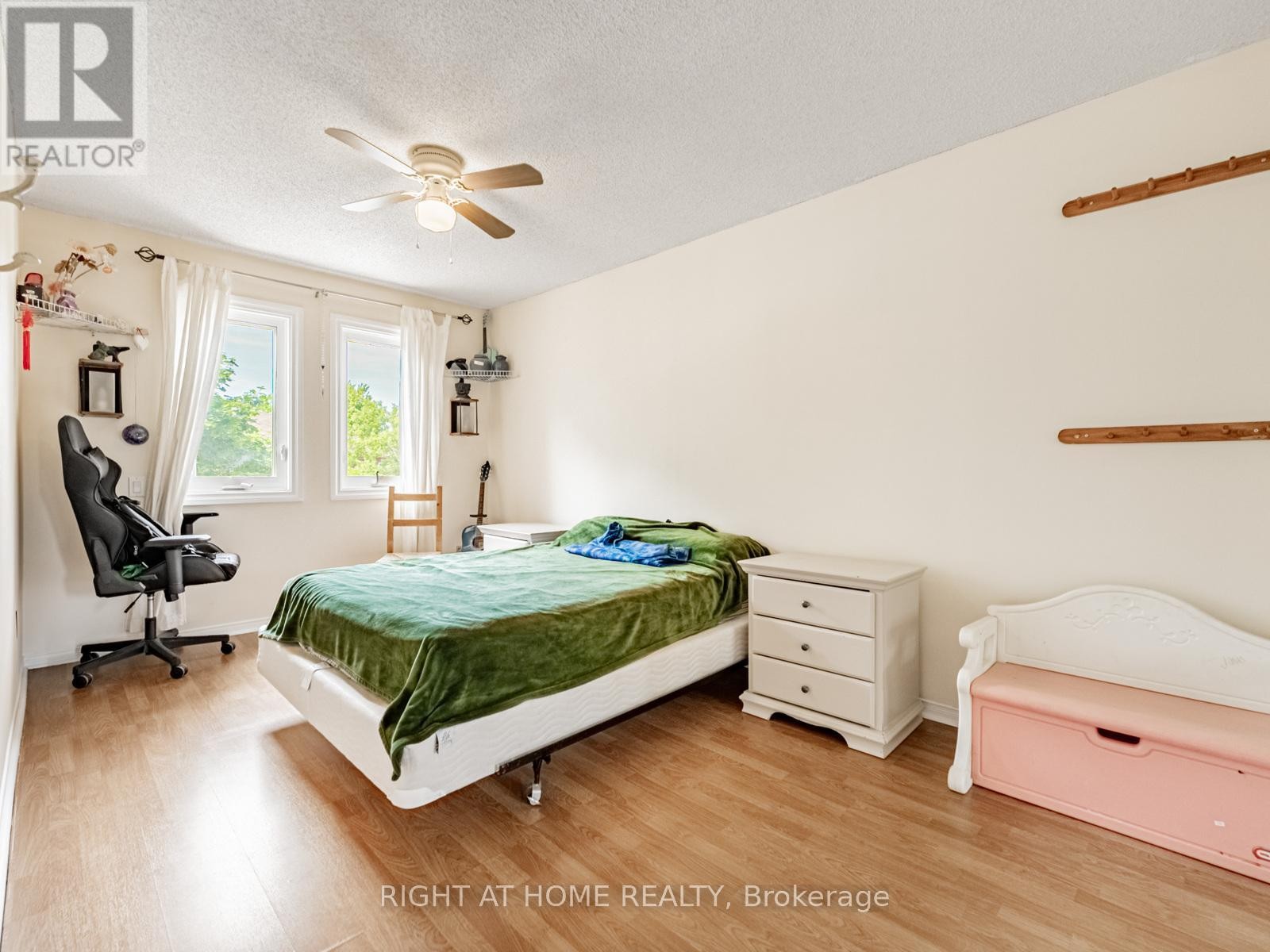 












1129 BEECHNUT ROAD

,
Oakville (CV Clearview),




Ontario
L6J7P2

