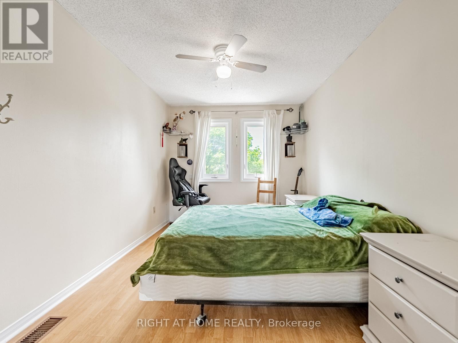 












1129 BEECHNUT ROAD

,
Oakville (CV Clearview),




Ontario
L6J7P2

