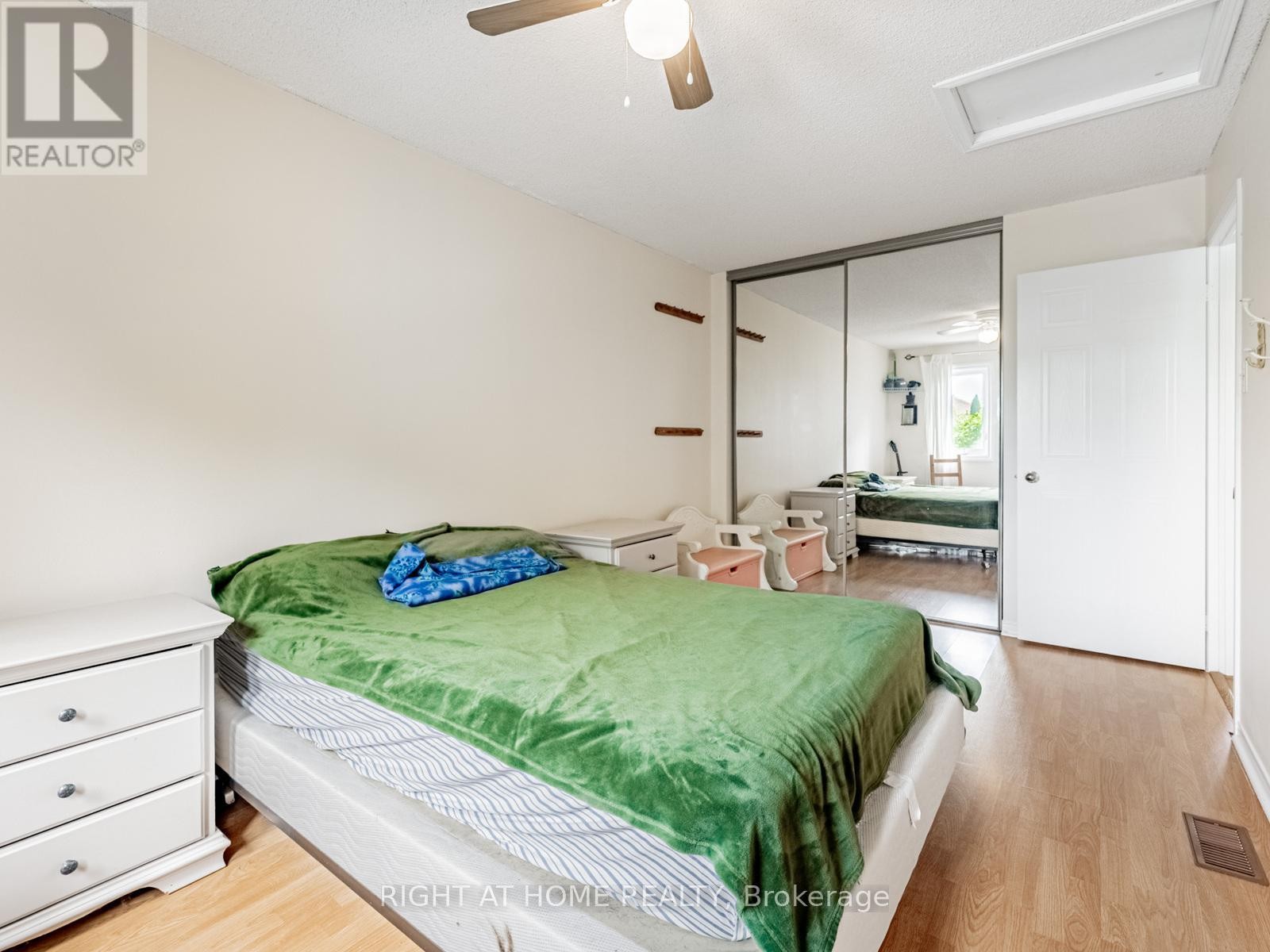 












1129 BEECHNUT ROAD

,
Oakville (CV Clearview),




Ontario
L6J7P2

