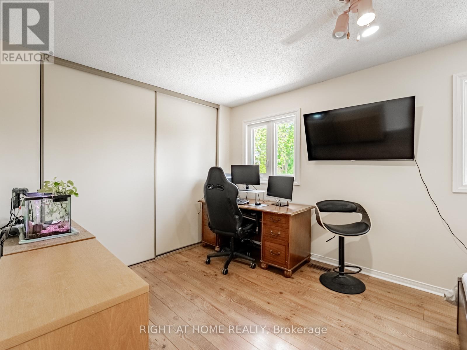 












1129 BEECHNUT ROAD

,
Oakville (CV Clearview),




Ontario
L6J7P2

