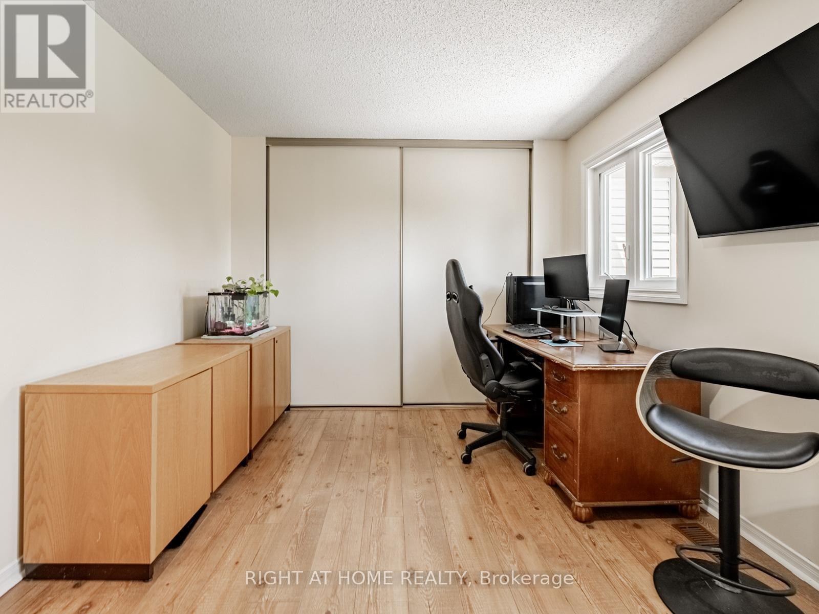 












1129 BEECHNUT ROAD

,
Oakville (CV Clearview),




Ontario
L6J7P2

