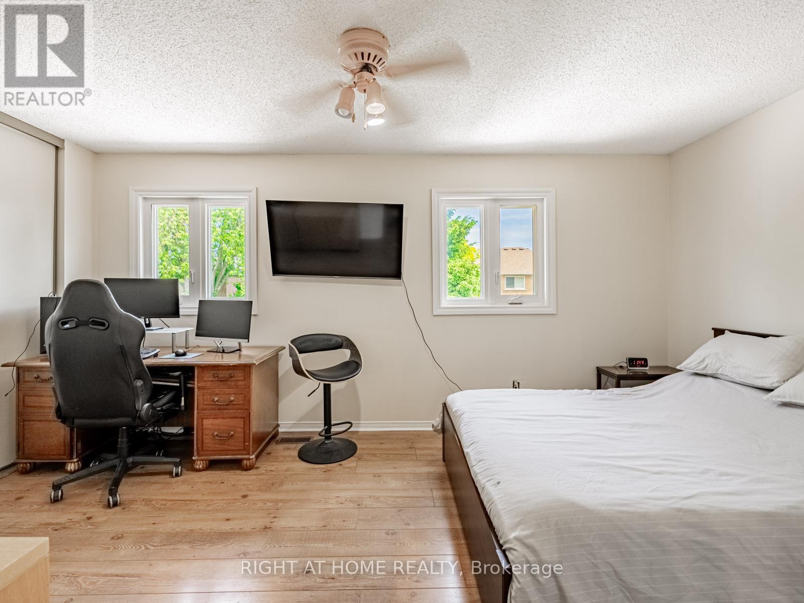 












1129 BEECHNUT ROAD

,
Oakville (CV Clearview),




Ontario
L6J7P2

