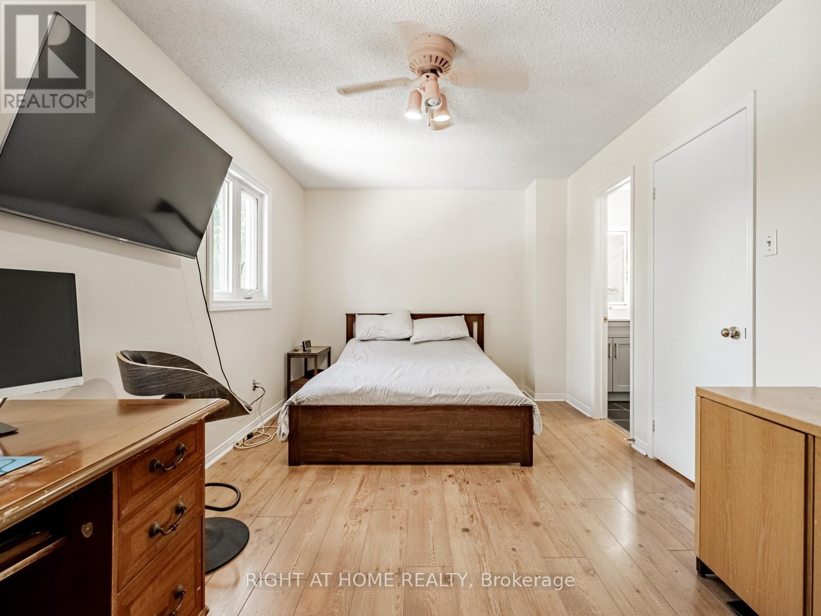 












1129 BEECHNUT ROAD

,
Oakville (CV Clearview),




Ontario
L6J7P2

