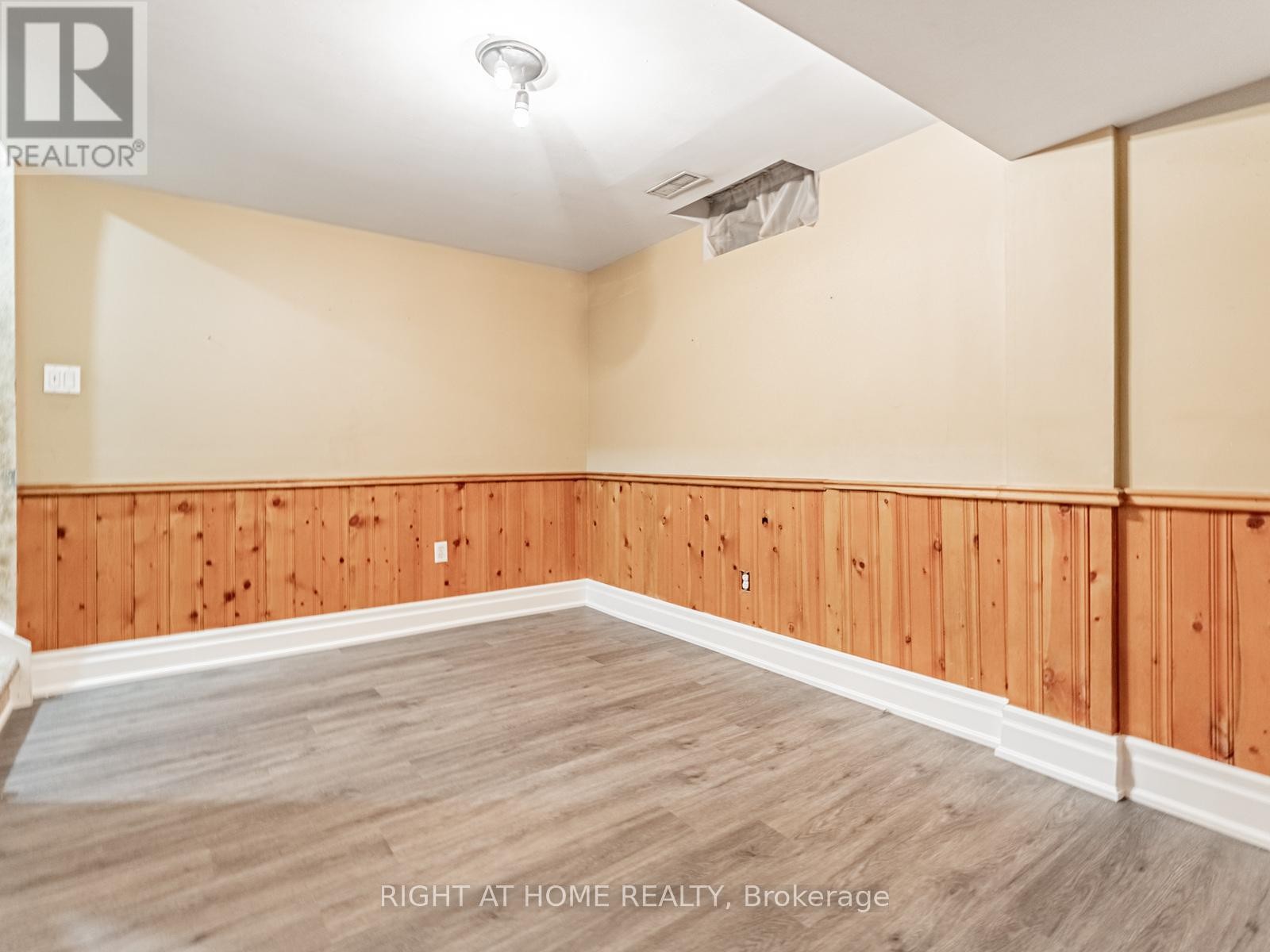 












1129 BEECHNUT ROAD

,
Oakville (CV Clearview),




Ontario
L6J7P2

