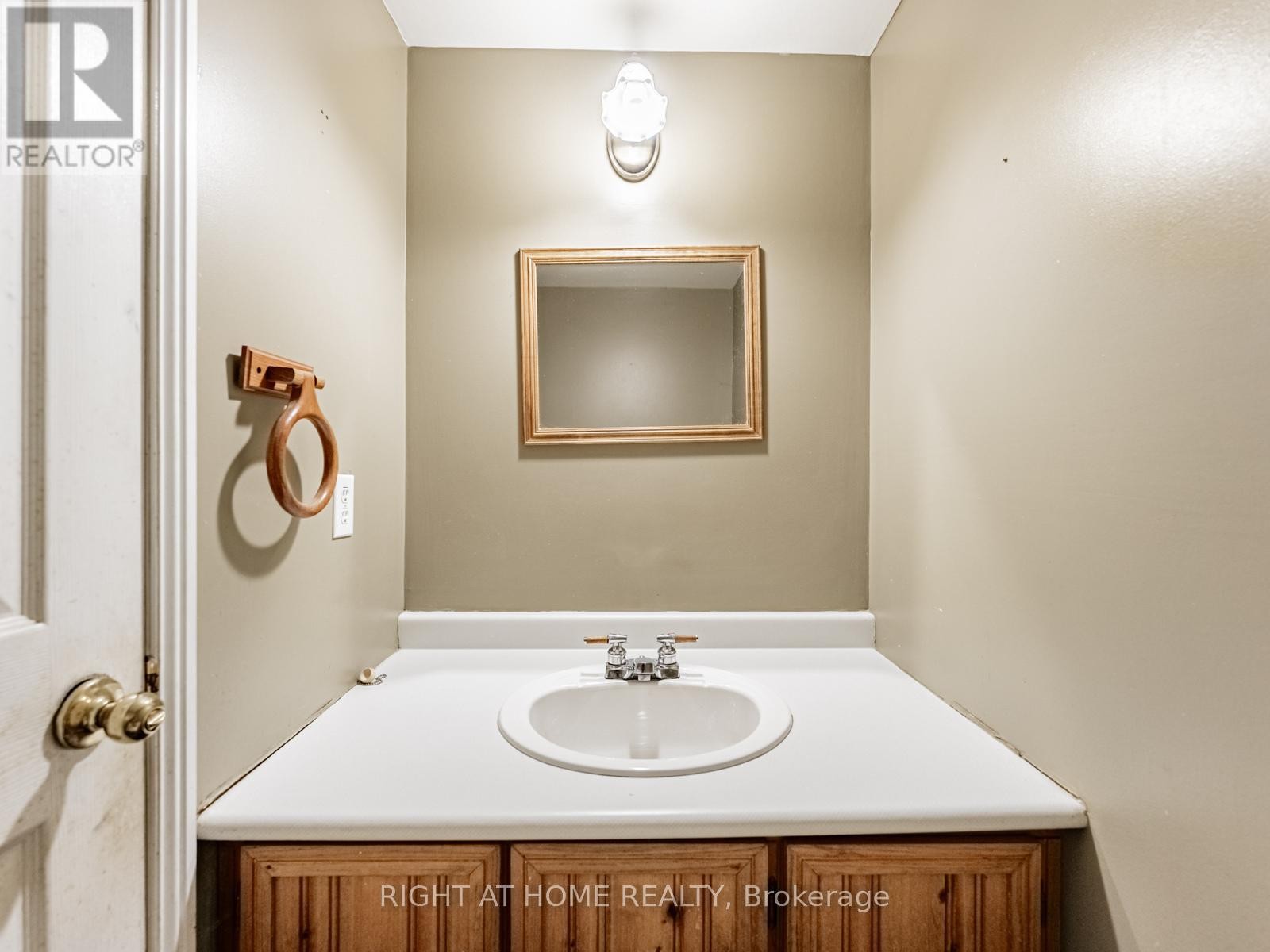 












1129 BEECHNUT ROAD

,
Oakville (CV Clearview),




Ontario
L6J7P2

