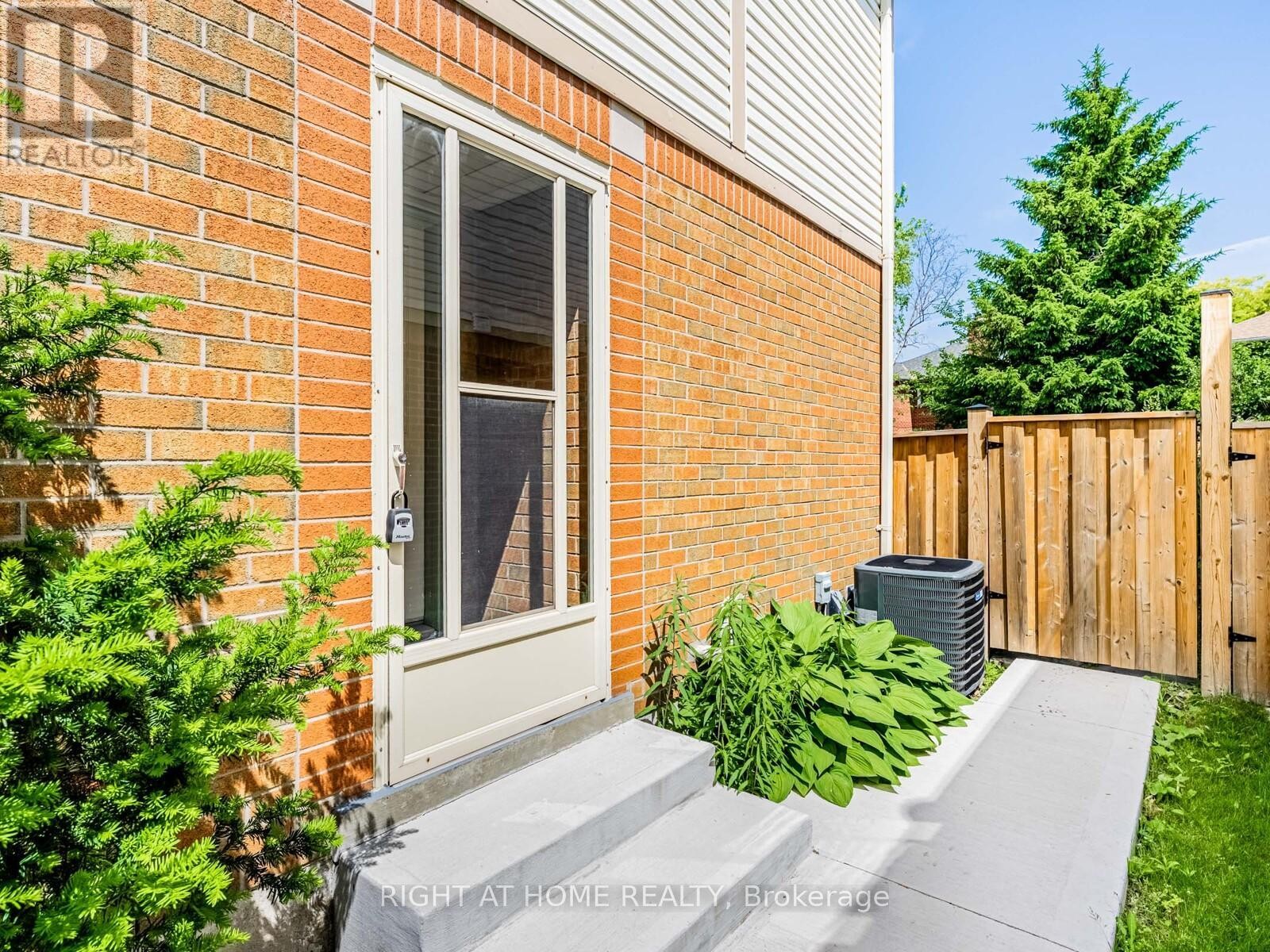 












1129 BEECHNUT ROAD

,
Oakville (CV Clearview),




Ontario
L6J7P2

