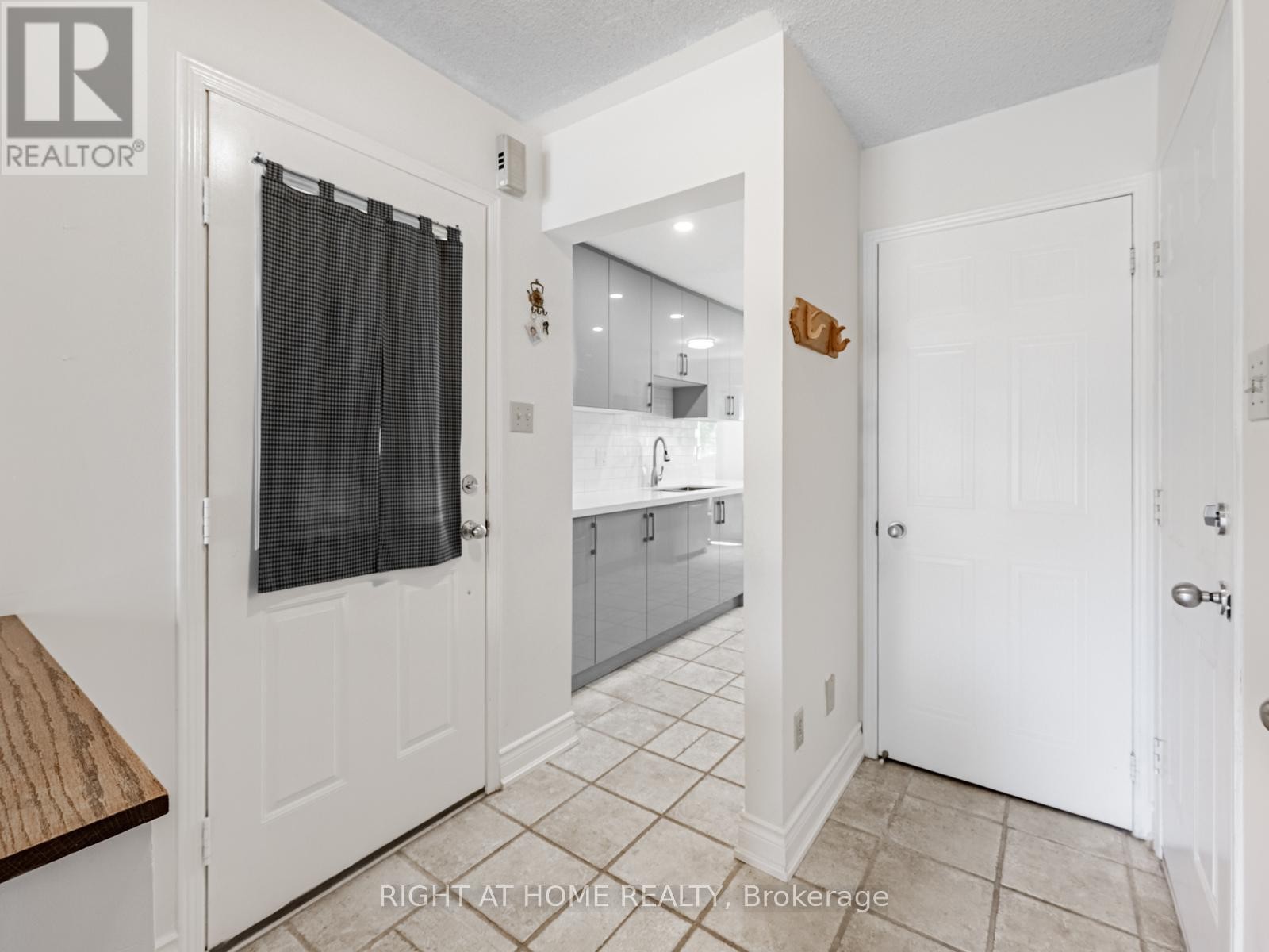 












1129 BEECHNUT ROAD

,
Oakville (CV Clearview),




Ontario
L6J7P2

