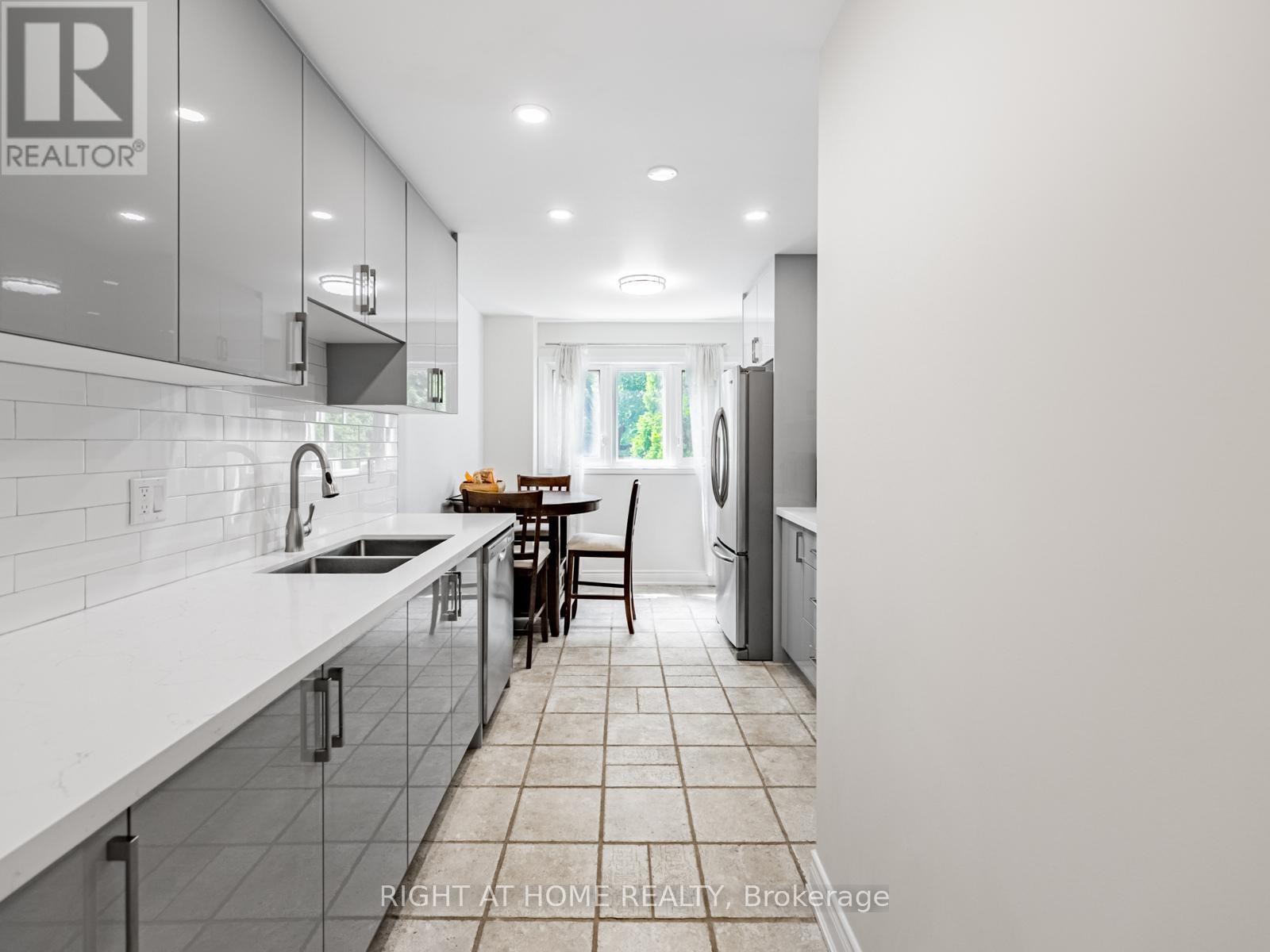 












1129 BEECHNUT ROAD

,
Oakville (CV Clearview),




Ontario
L6J7P2

