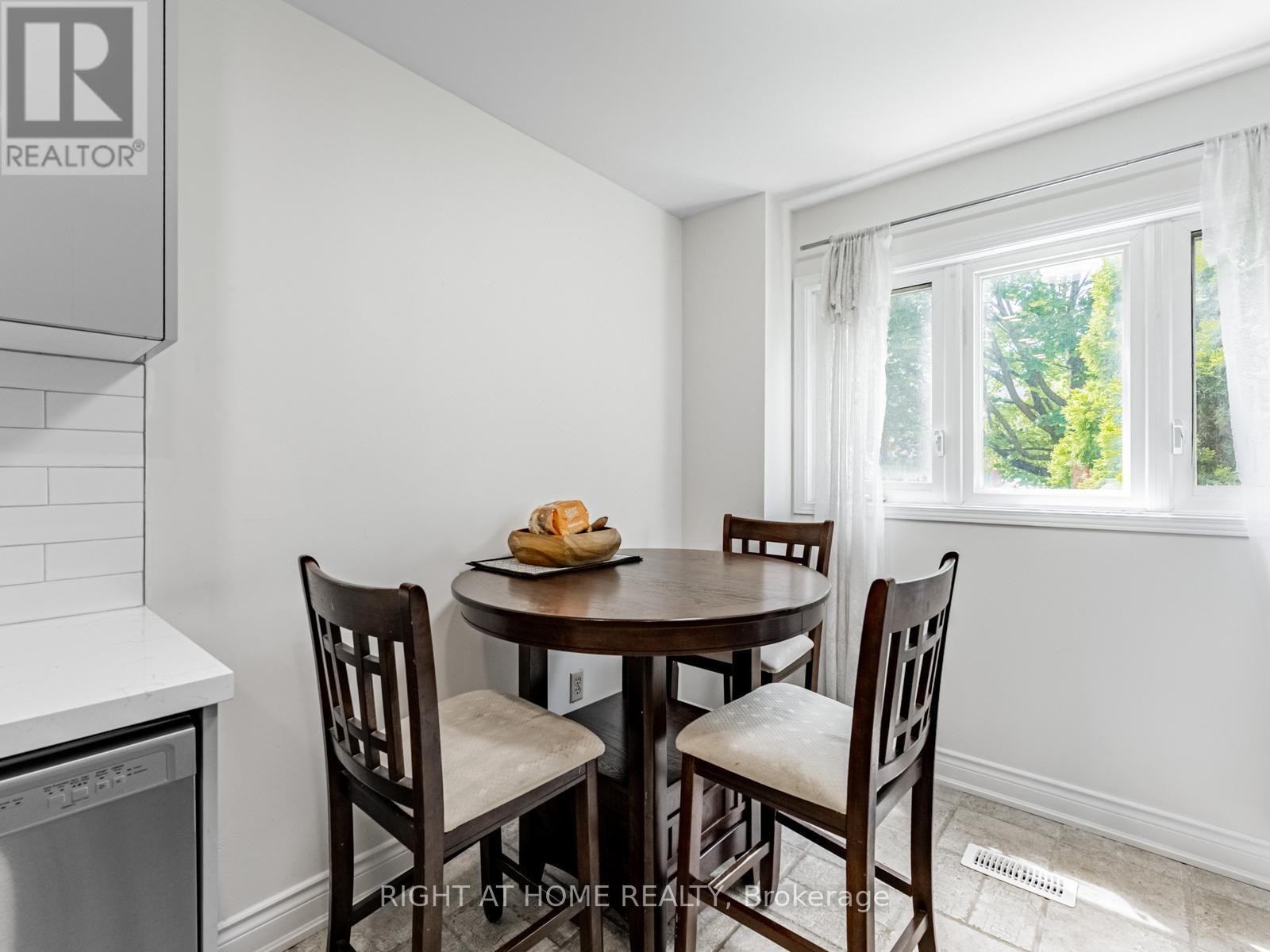 












1129 BEECHNUT ROAD

,
Oakville (CV Clearview),




Ontario
L6J7P2

