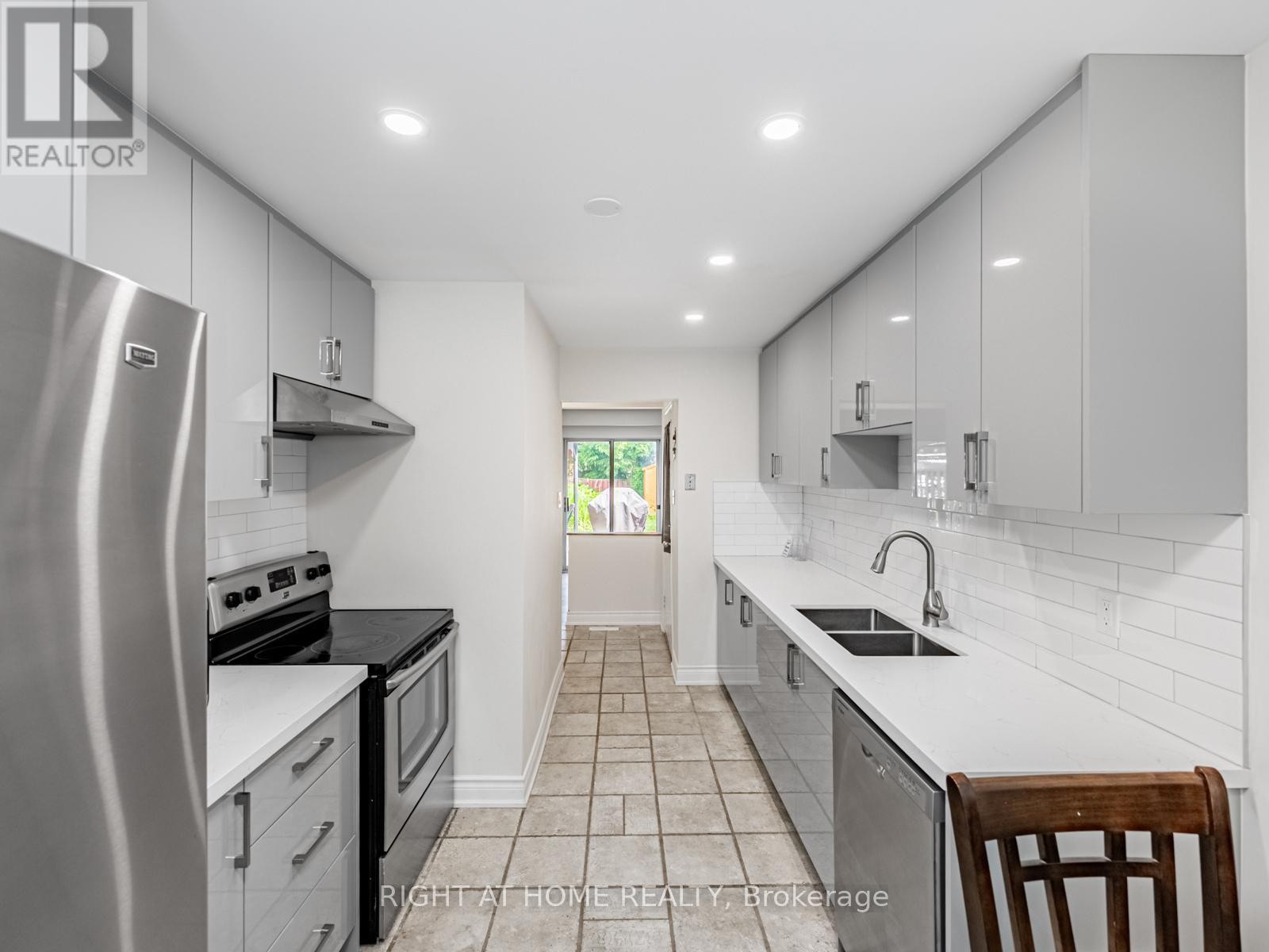 












1129 BEECHNUT ROAD

,
Oakville (CV Clearview),




Ontario
L6J7P2


