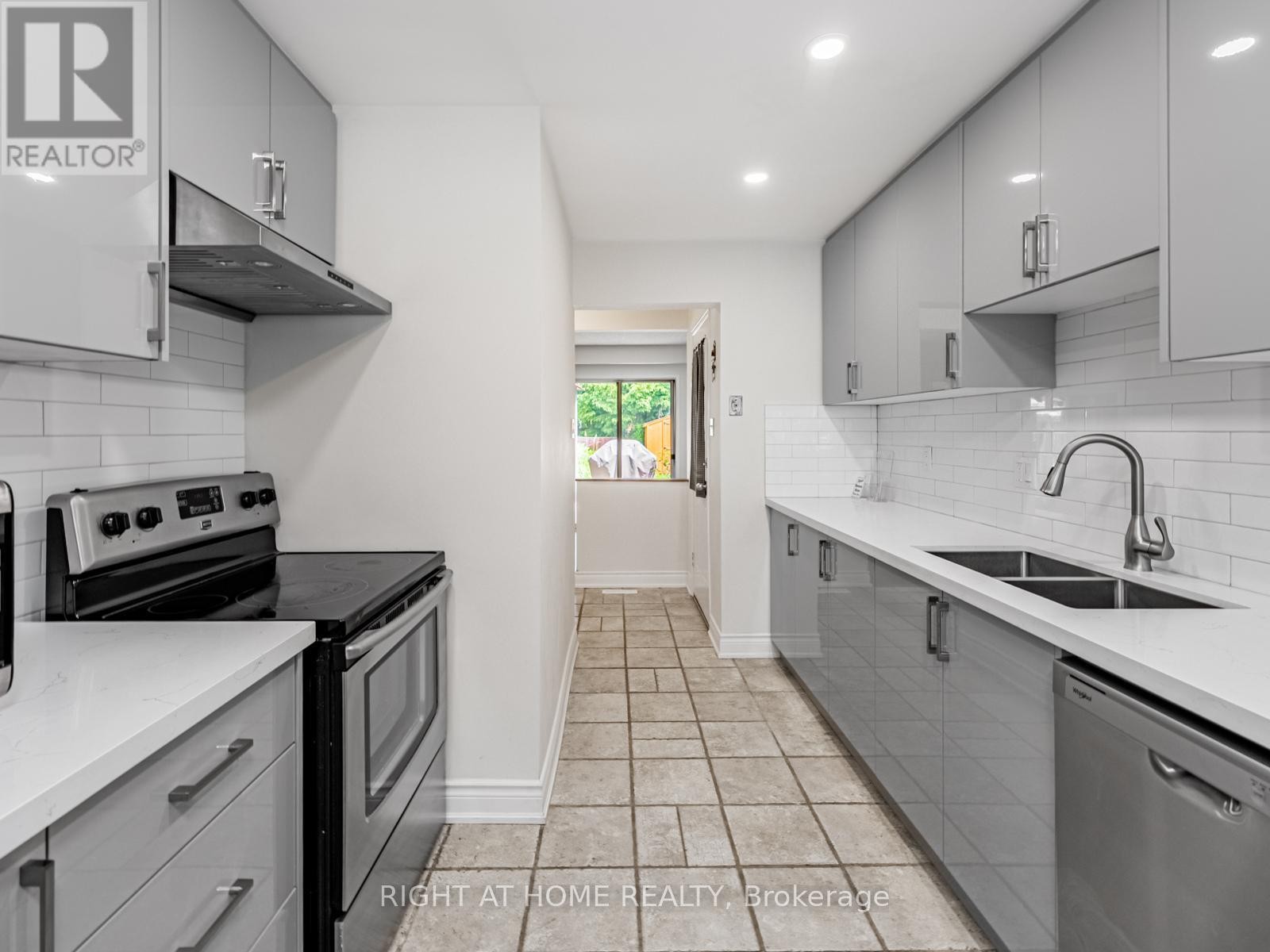 












1129 BEECHNUT ROAD

,
Oakville (CV Clearview),




Ontario
L6J7P2

