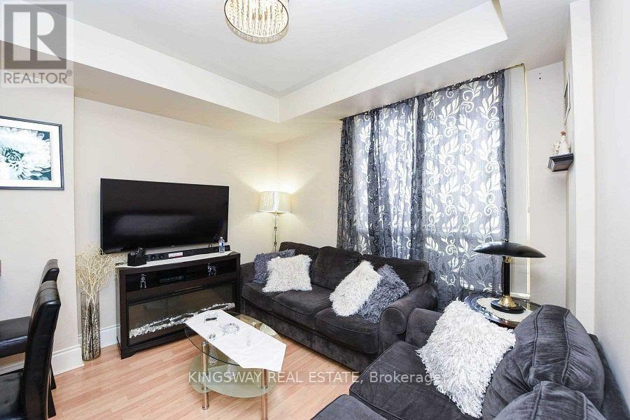 












2924 - 3888 DUKE OF YORK BOULEVARD

,
Mississauga (City Centre),




Ontario
L5B4P5

