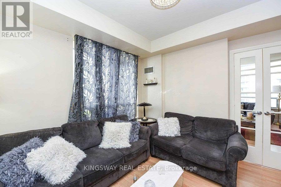 












2924 - 3888 DUKE OF YORK BOULEVARD

,
Mississauga (City Centre),




Ontario
L5B4P5

