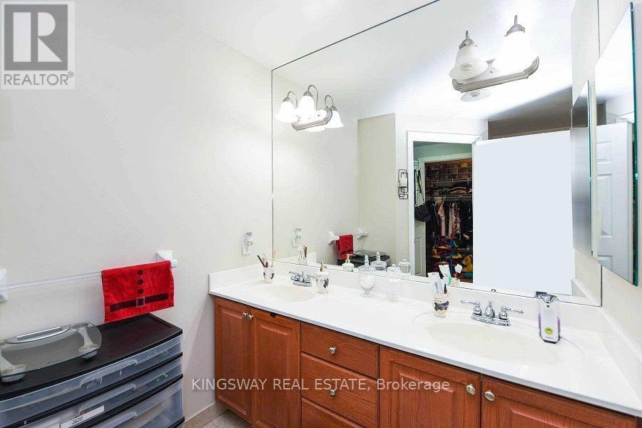 












2924 - 3888 DUKE OF YORK BOULEVARD

,
Mississauga (City Centre),




Ontario
L5B4P5

