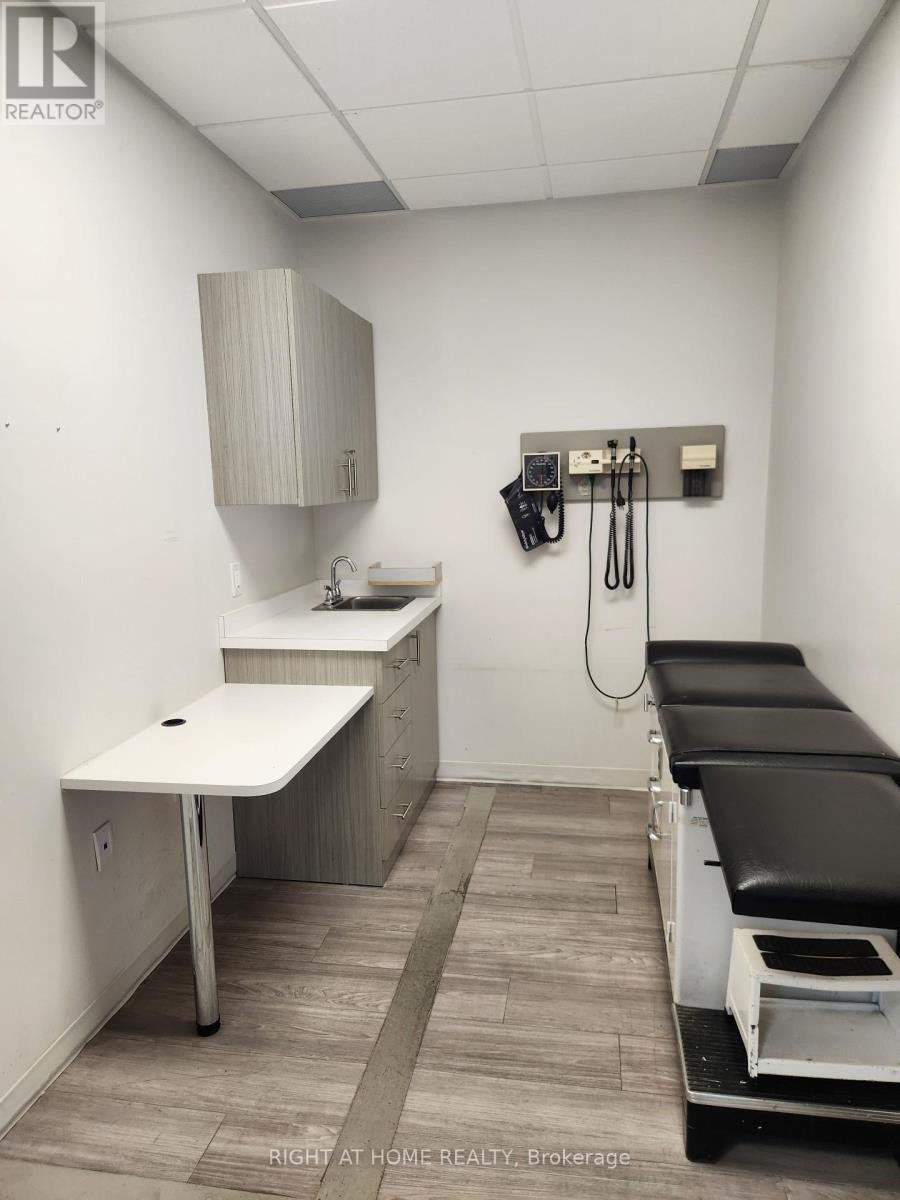 












100B - 1017 WILSON AVENUE

,
Toronto (Downsview-Roding-CFB),




Ontario
M3K1Z1

