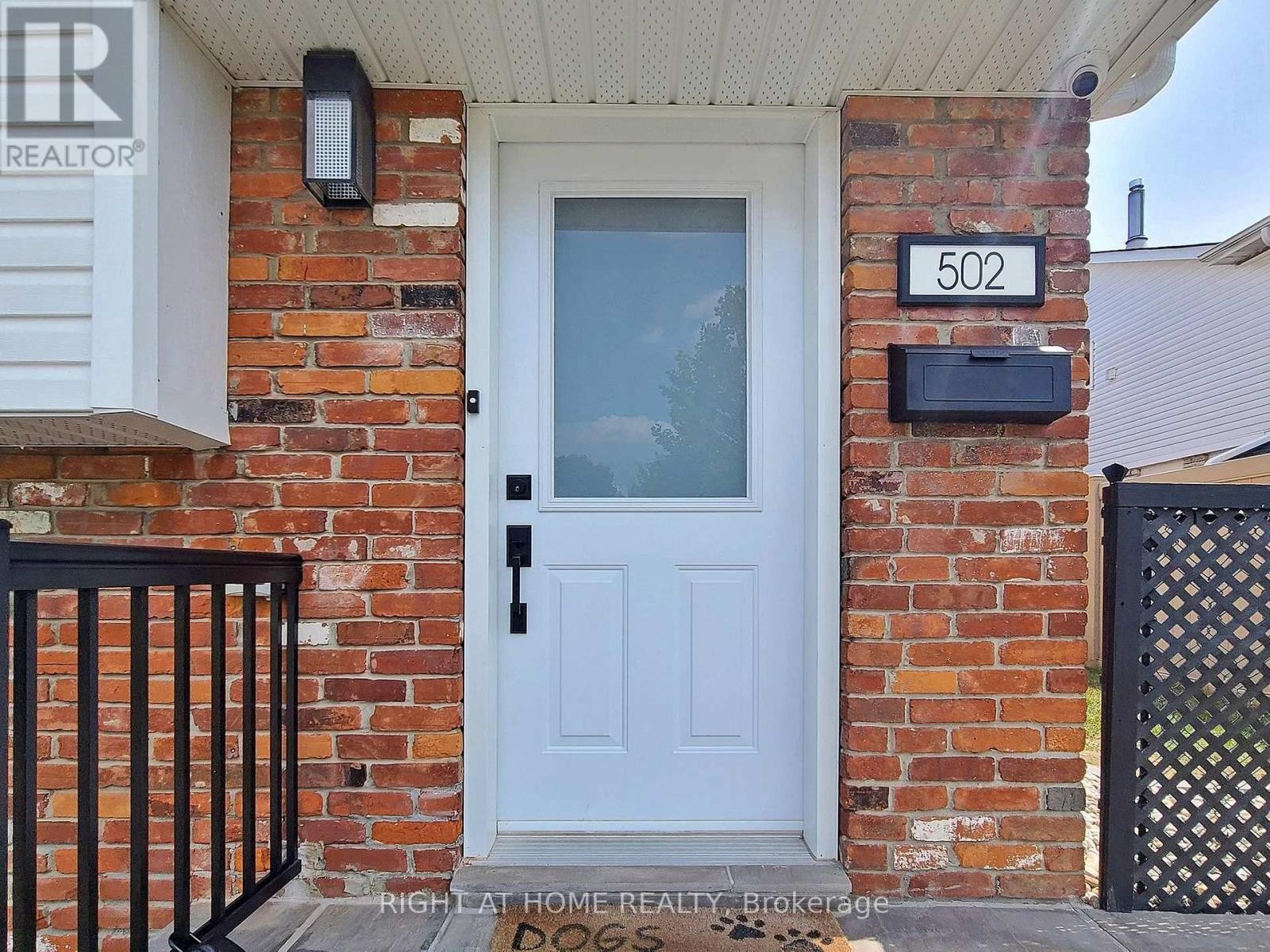 












502 GALEDOWNS COURT

,
Mississauga (Mississauga Valleys),




Ontario
L5A3H9

