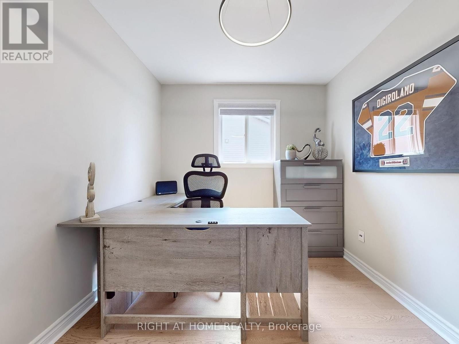 












502 GALEDOWNS COURT

,
Mississauga (Mississauga Valleys),




Ontario
L5A3H9

