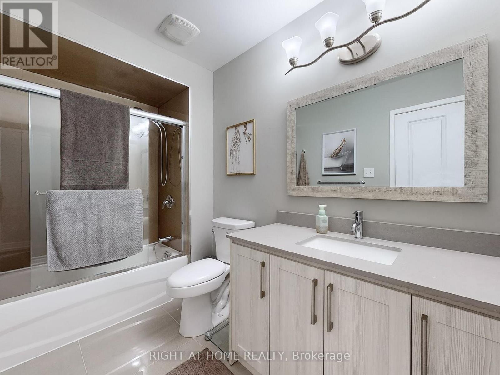 












502 GALEDOWNS COURT

,
Mississauga (Mississauga Valleys),




Ontario
L5A3H9

