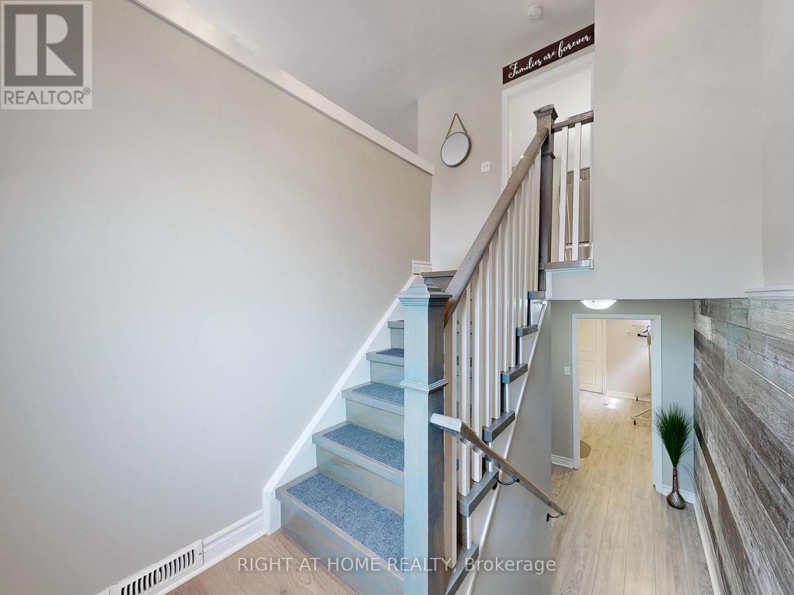












502 GALEDOWNS COURT

,
Mississauga (Mississauga Valleys),




Ontario
L5A3H9

