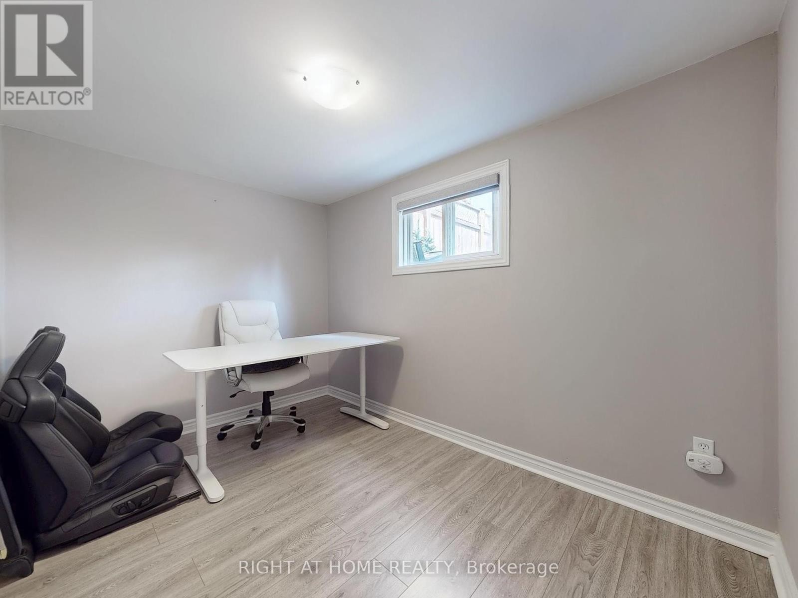 












502 GALEDOWNS COURT

,
Mississauga (Mississauga Valleys),




Ontario
L5A3H9

