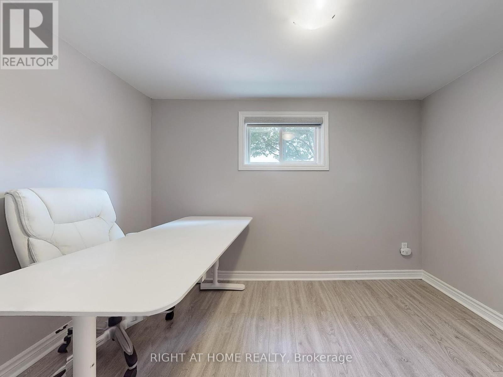 












502 GALEDOWNS COURT

,
Mississauga (Mississauga Valleys),




Ontario
L5A3H9

