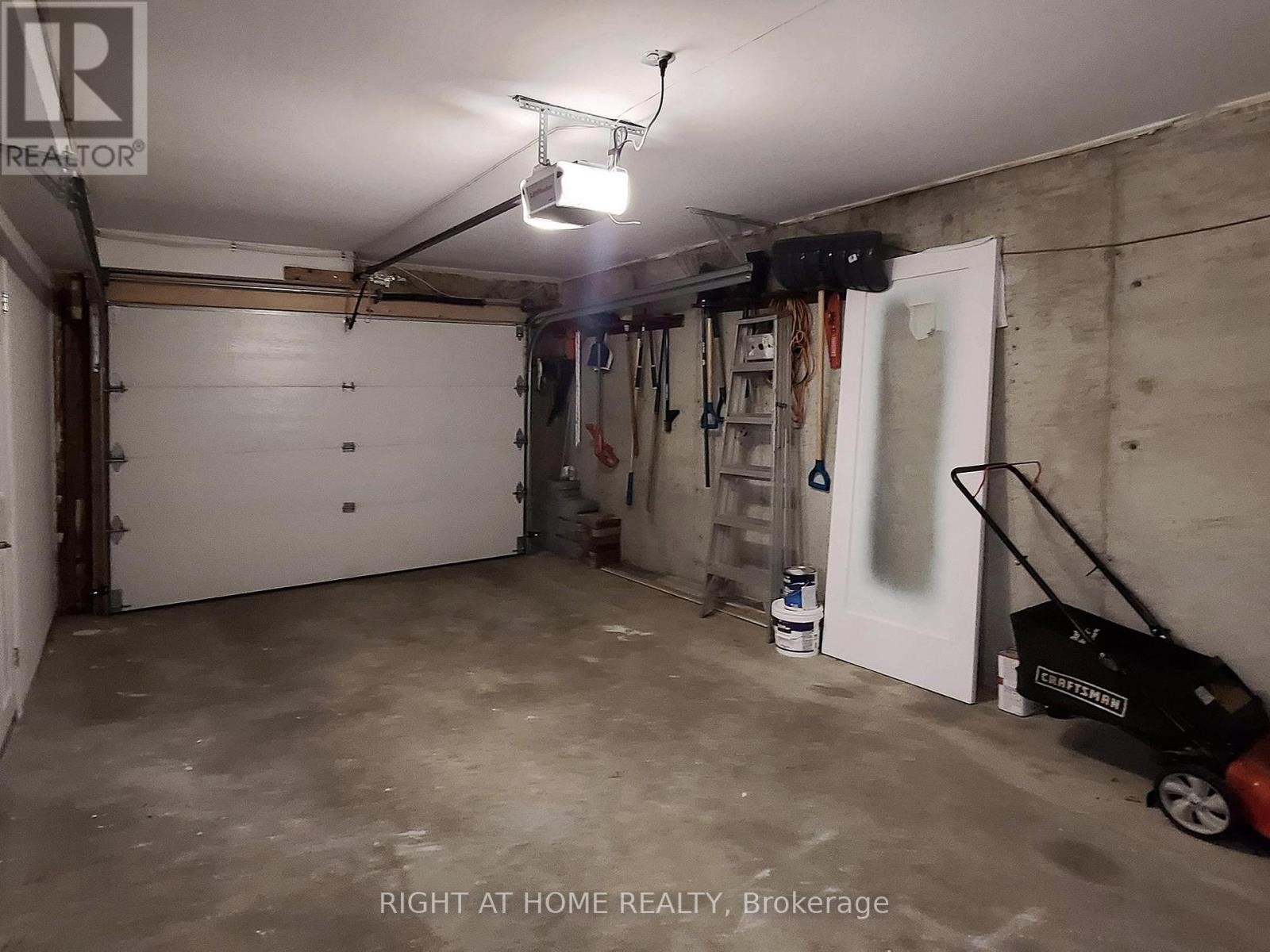 












502 GALEDOWNS COURT

,
Mississauga (Mississauga Valleys),




Ontario
L5A3H9

