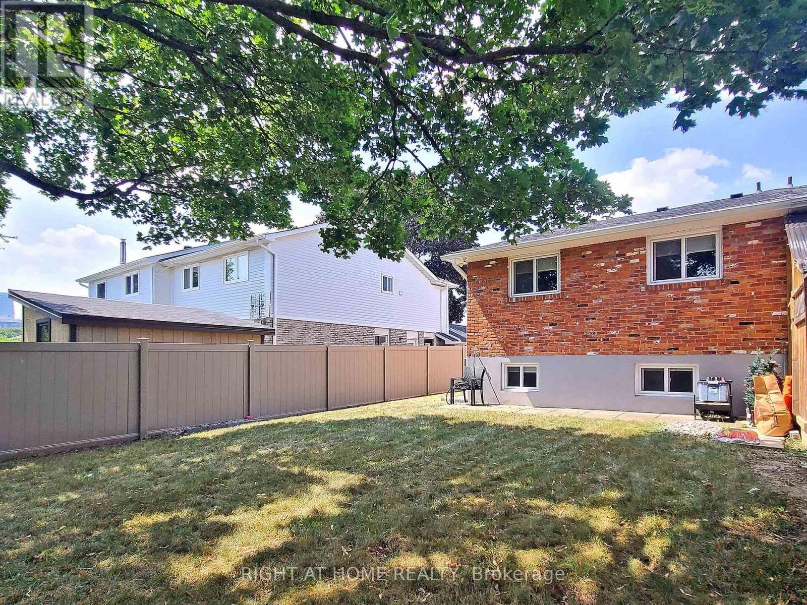 












502 GALEDOWNS COURT

,
Mississauga (Mississauga Valleys),




Ontario
L5A3H9

