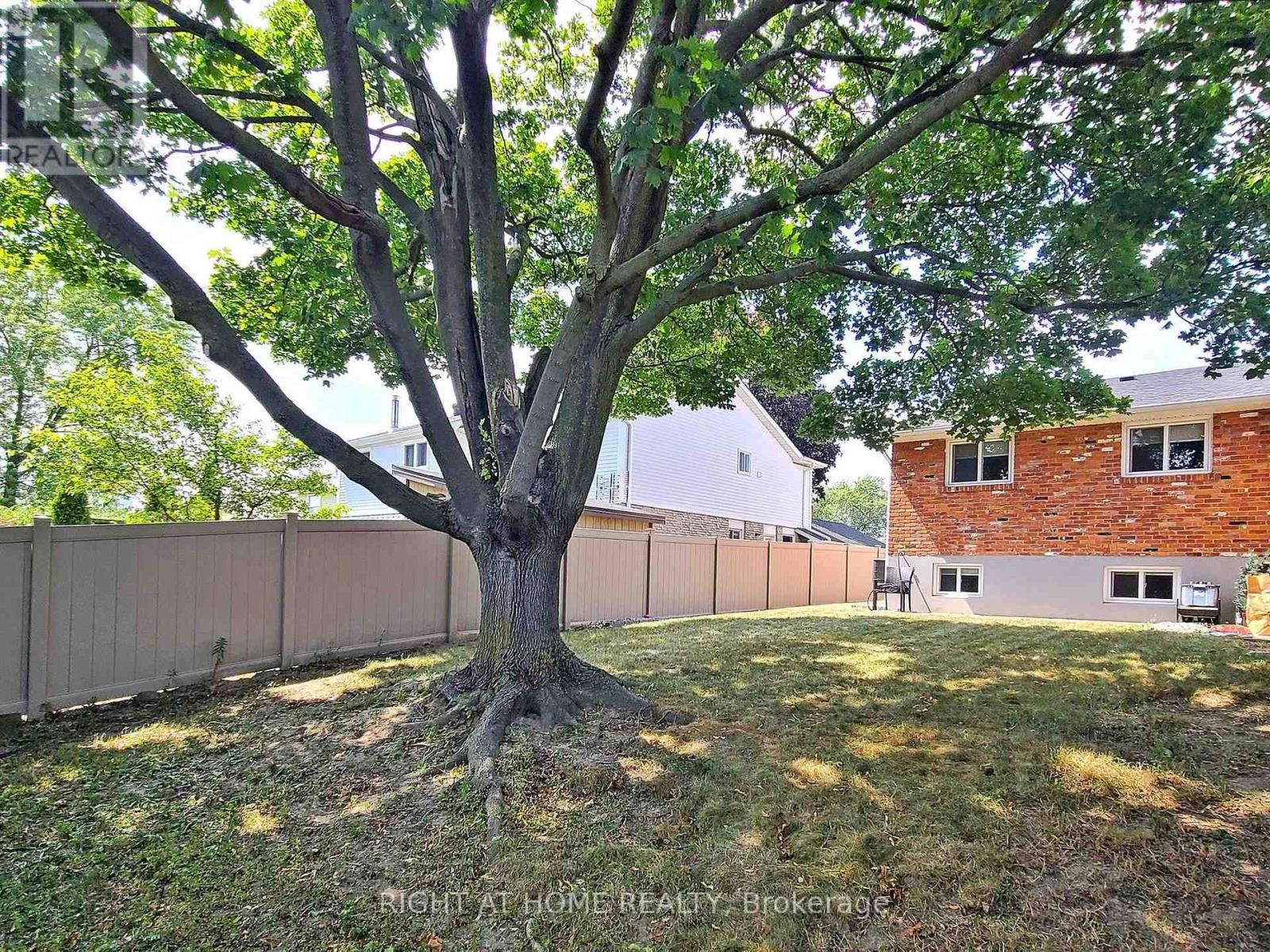 












502 GALEDOWNS COURT

,
Mississauga (Mississauga Valleys),




Ontario
L5A3H9

