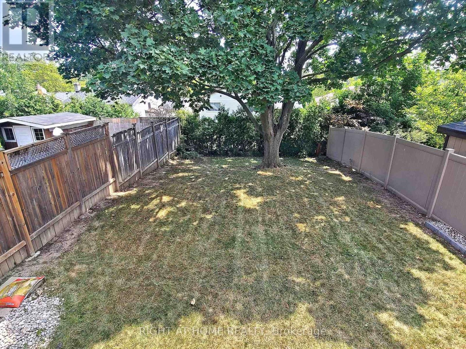 












502 GALEDOWNS COURT

,
Mississauga (Mississauga Valleys),




Ontario
L5A3H9

