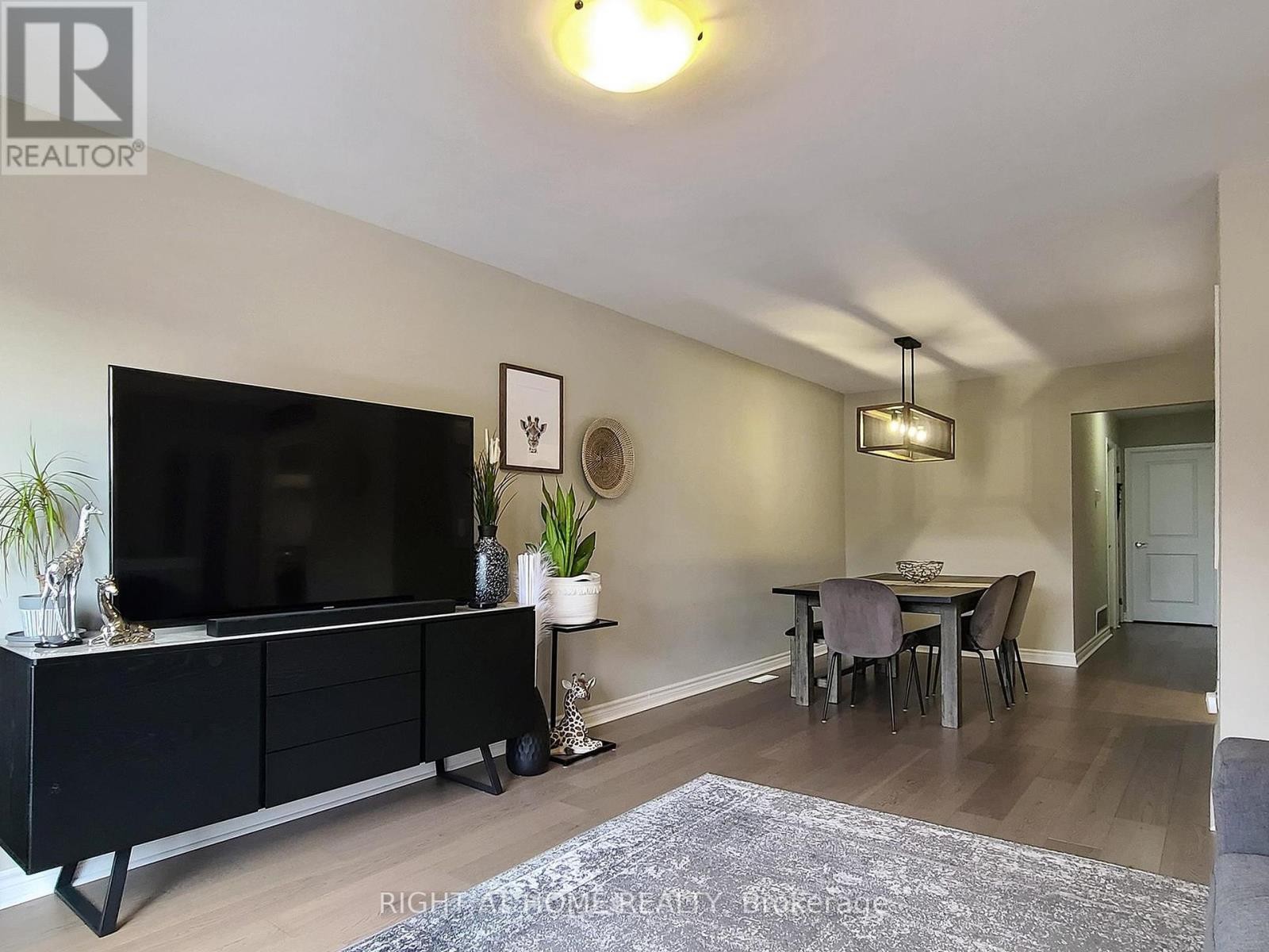 












502 GALEDOWNS COURT

,
Mississauga (Mississauga Valleys),




Ontario
L5A3H9

