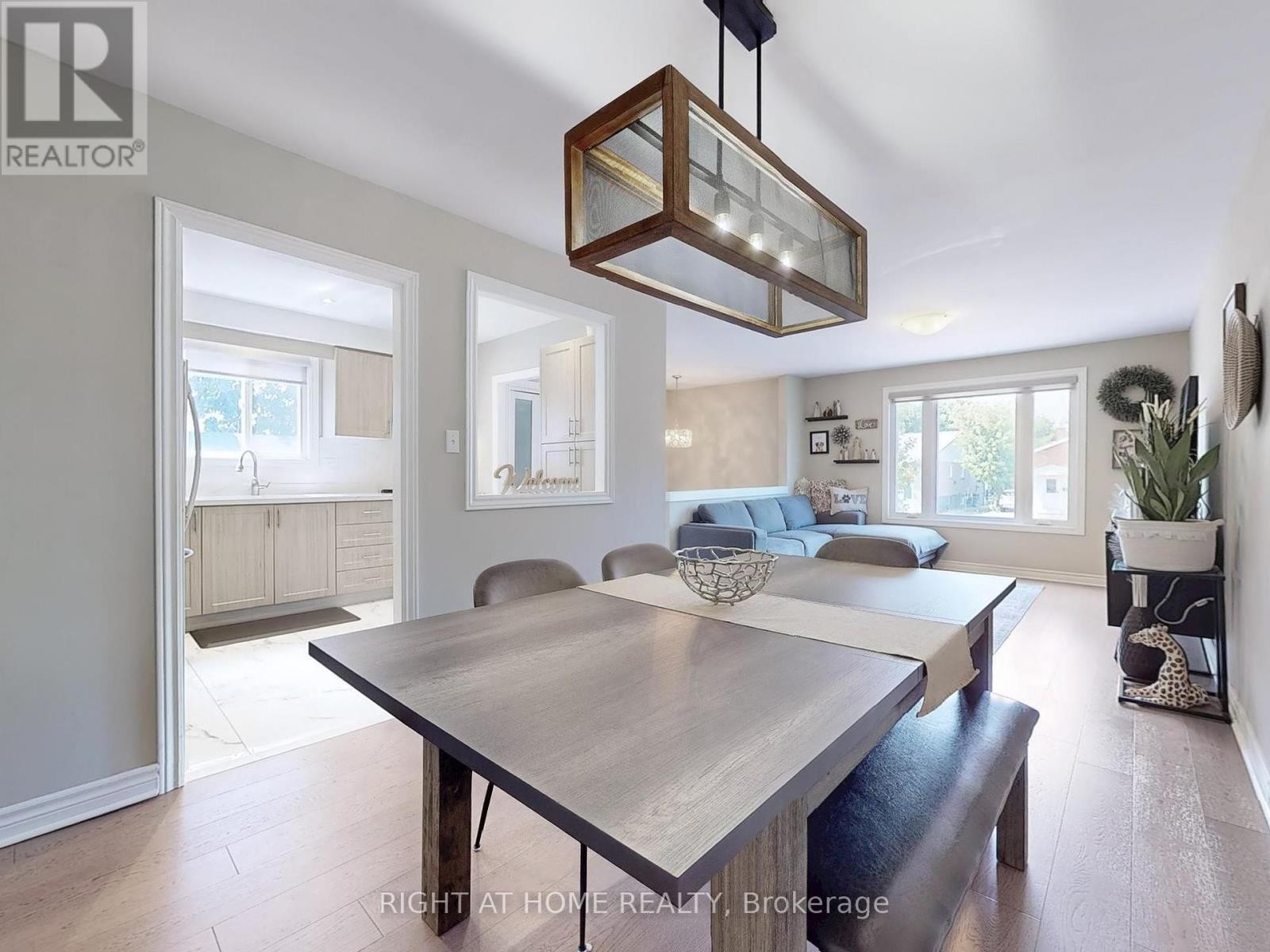 












502 GALEDOWNS COURT

,
Mississauga (Mississauga Valleys),




Ontario
L5A3H9

