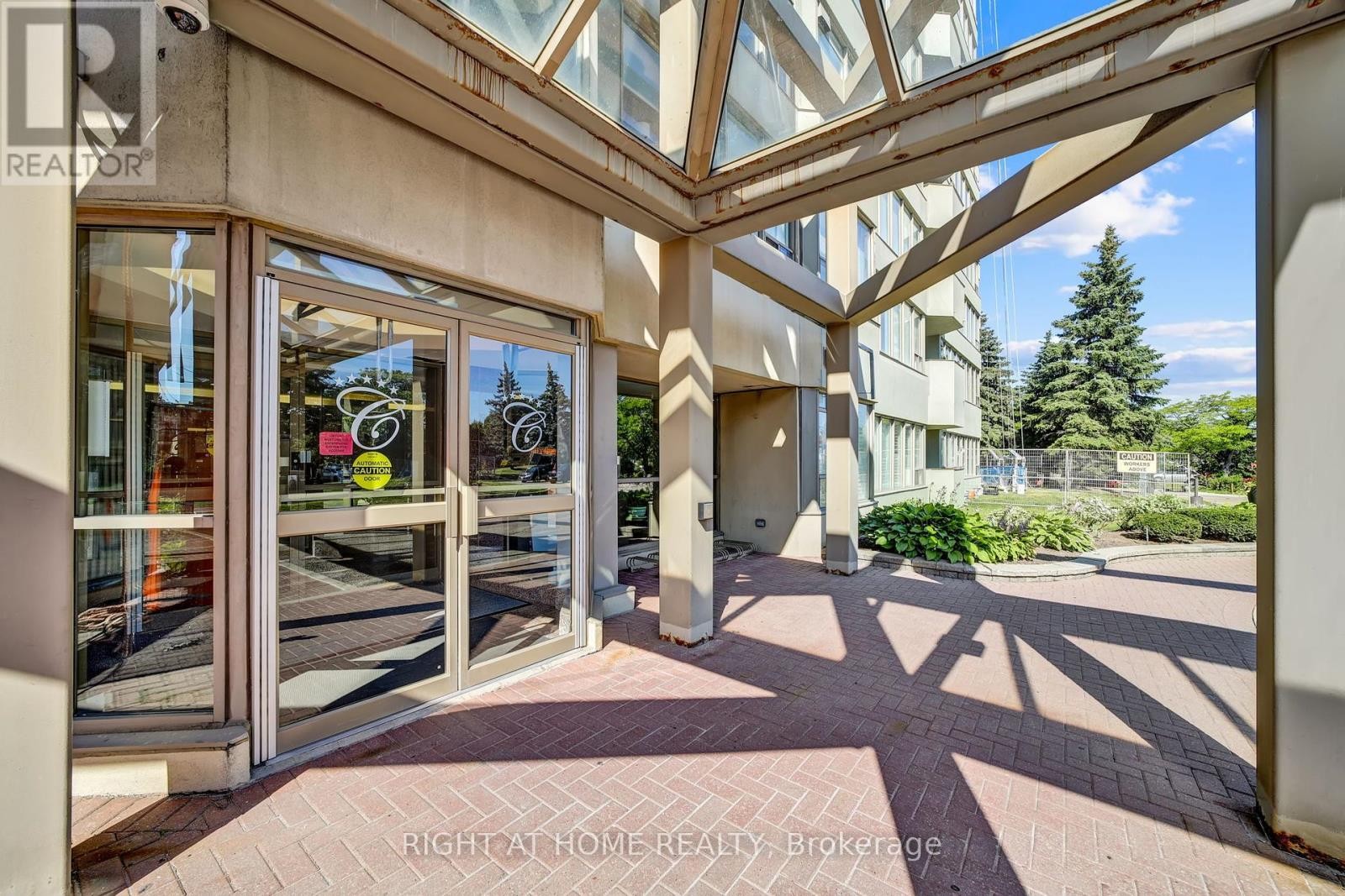












1805 - 700 CONSTELLATION DRIVE

,
Mississauga (Hurontario),




Ontario
L5R3G8

