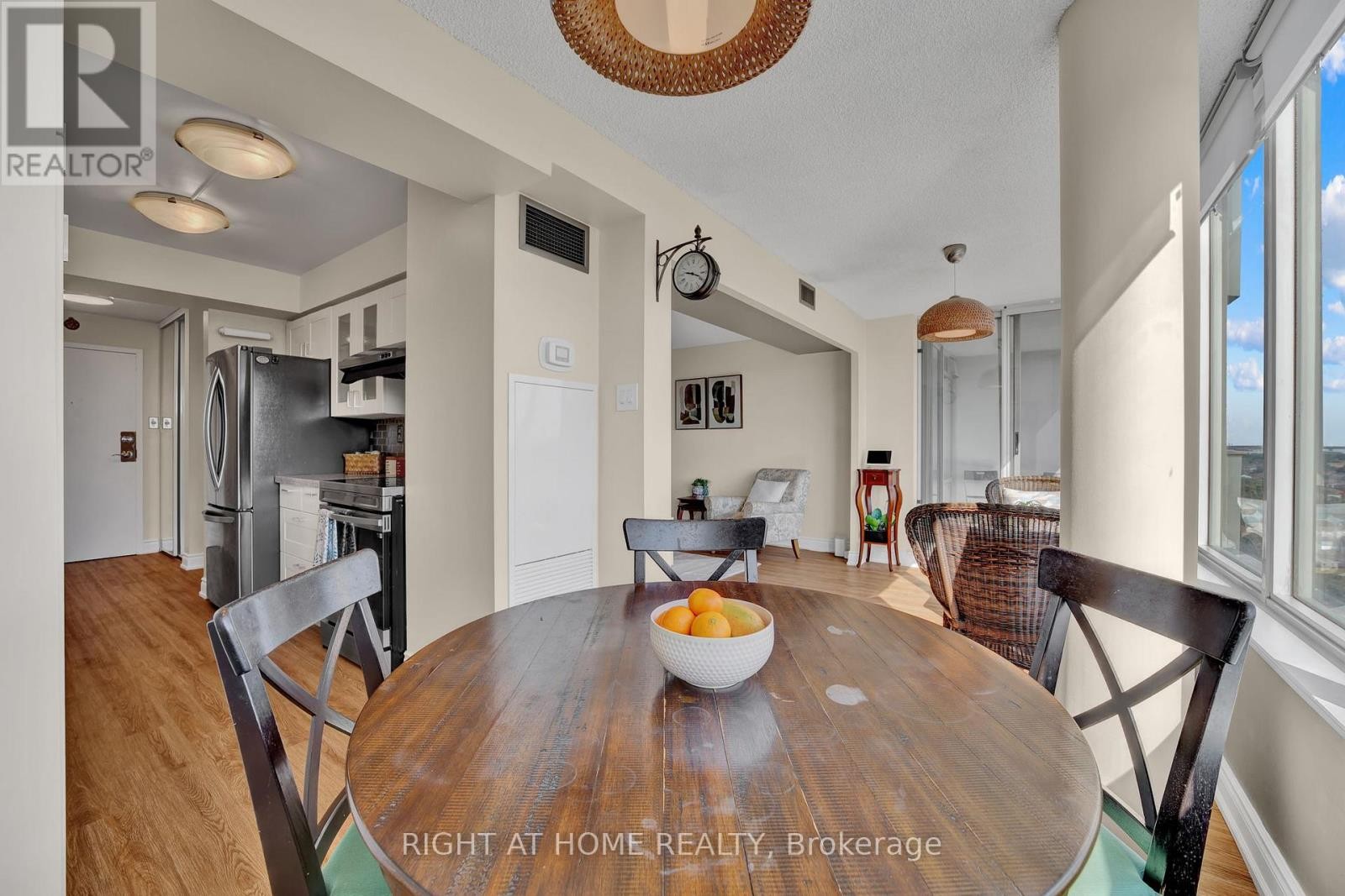 












1805 - 700 CONSTELLATION DRIVE

,
Mississauga (Hurontario),




Ontario
L5R3G8

