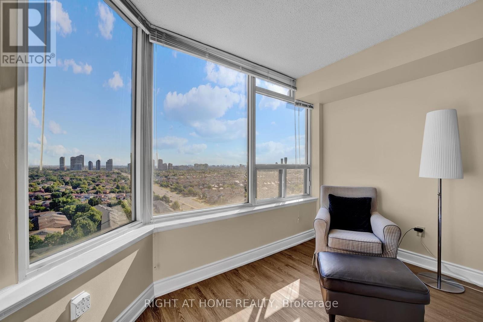 












1805 - 700 CONSTELLATION DRIVE

,
Mississauga (Hurontario),




Ontario
L5R3G8

