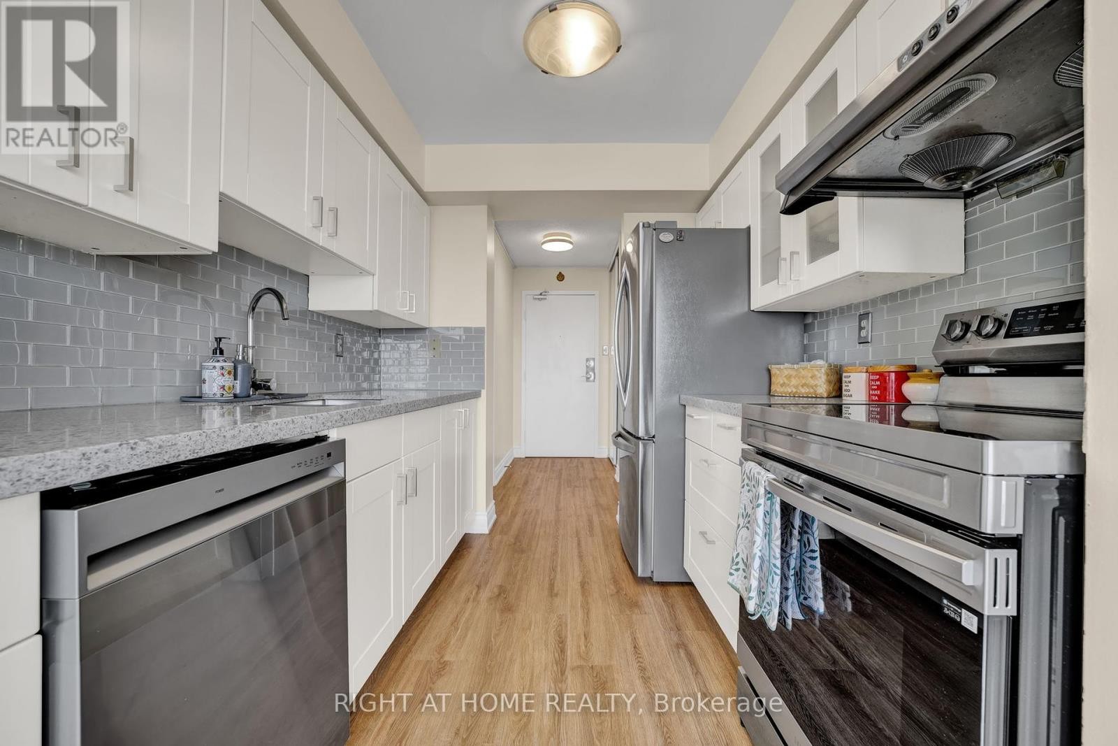 












1805 - 700 CONSTELLATION DRIVE

,
Mississauga (Hurontario),




Ontario
L5R3G8


