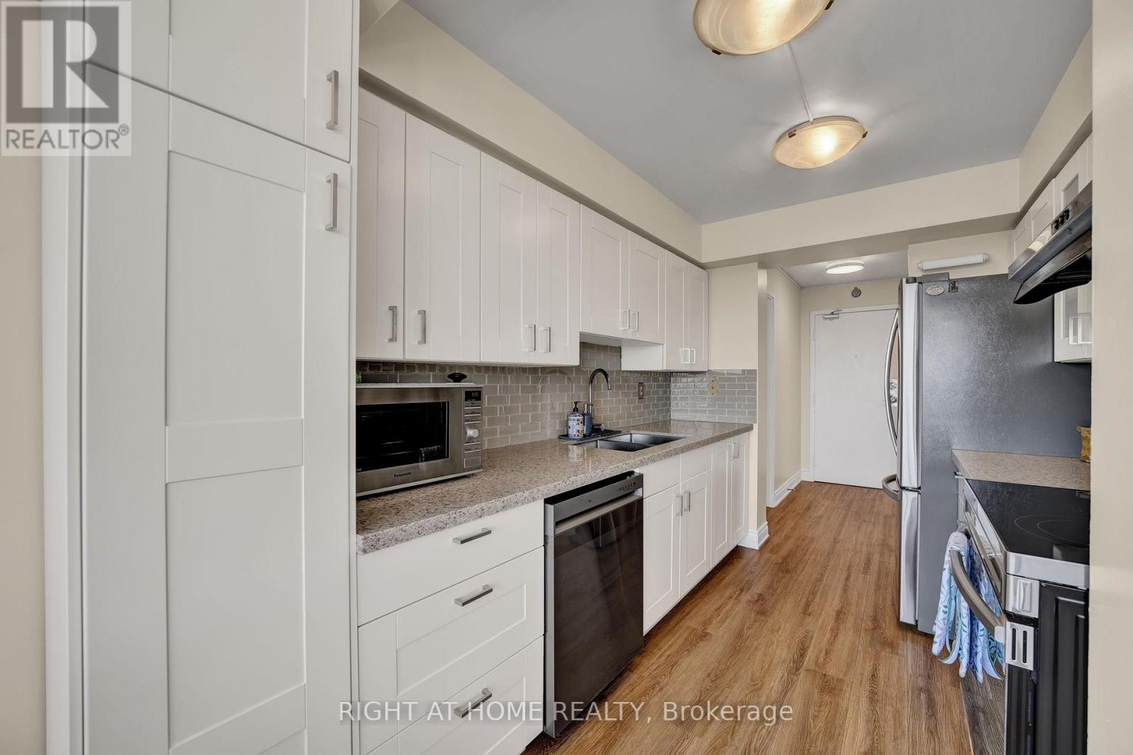 












1805 - 700 CONSTELLATION DRIVE

,
Mississauga (Hurontario),




Ontario
L5R3G8

